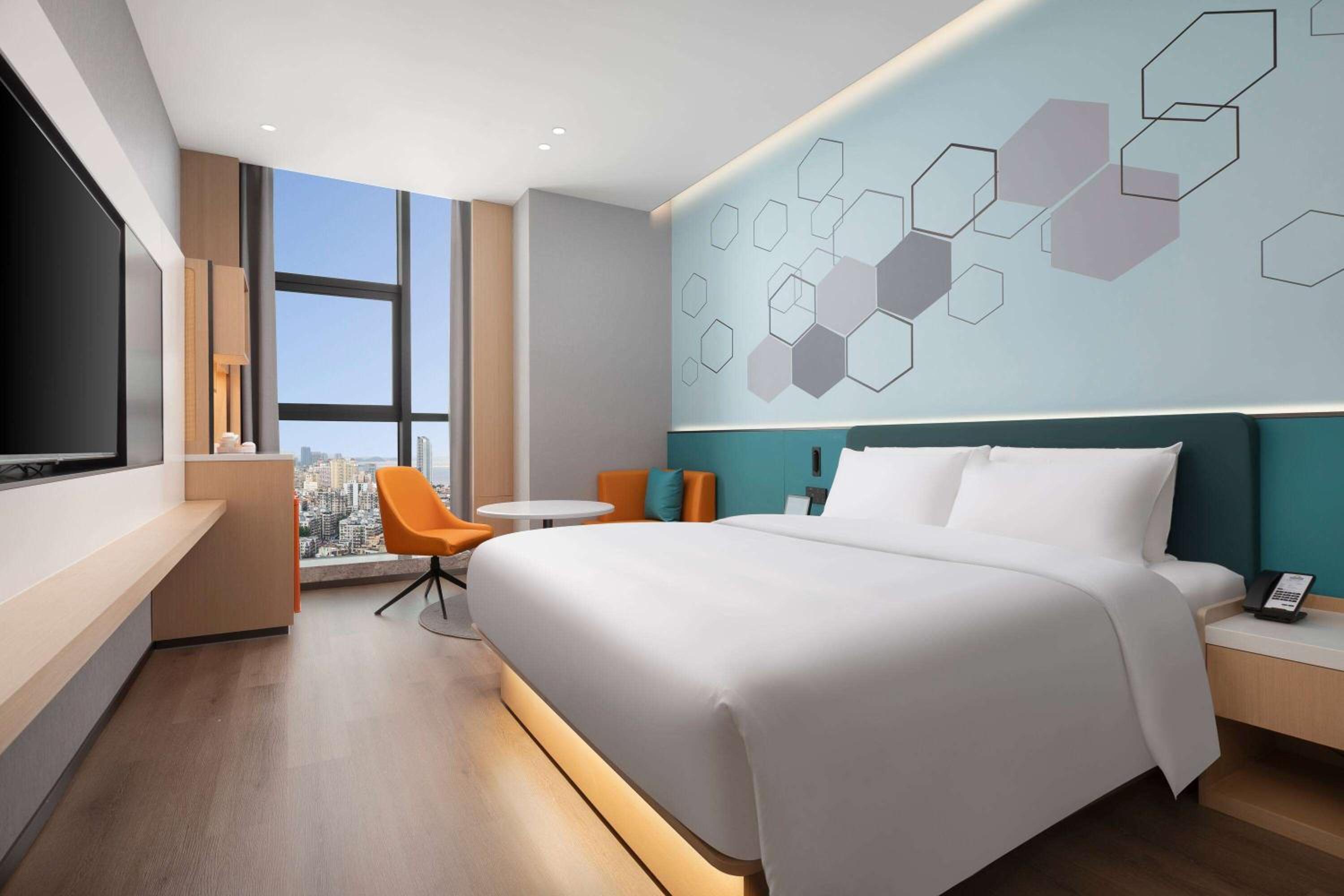 Deluxe King Room - Non-Smoking