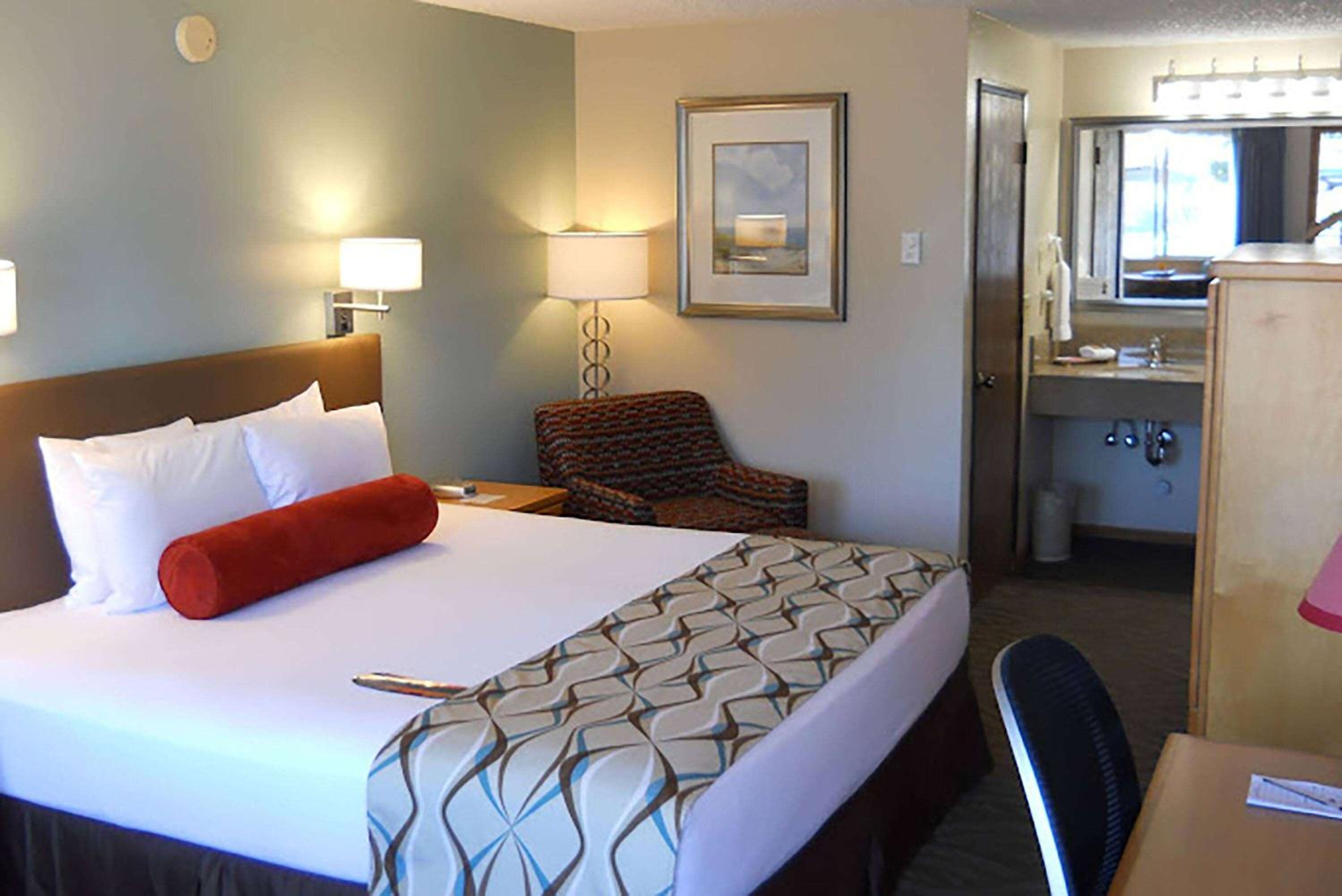 King Room with Mobility Access and Bathtub with Grab Bars, Non-Smoking