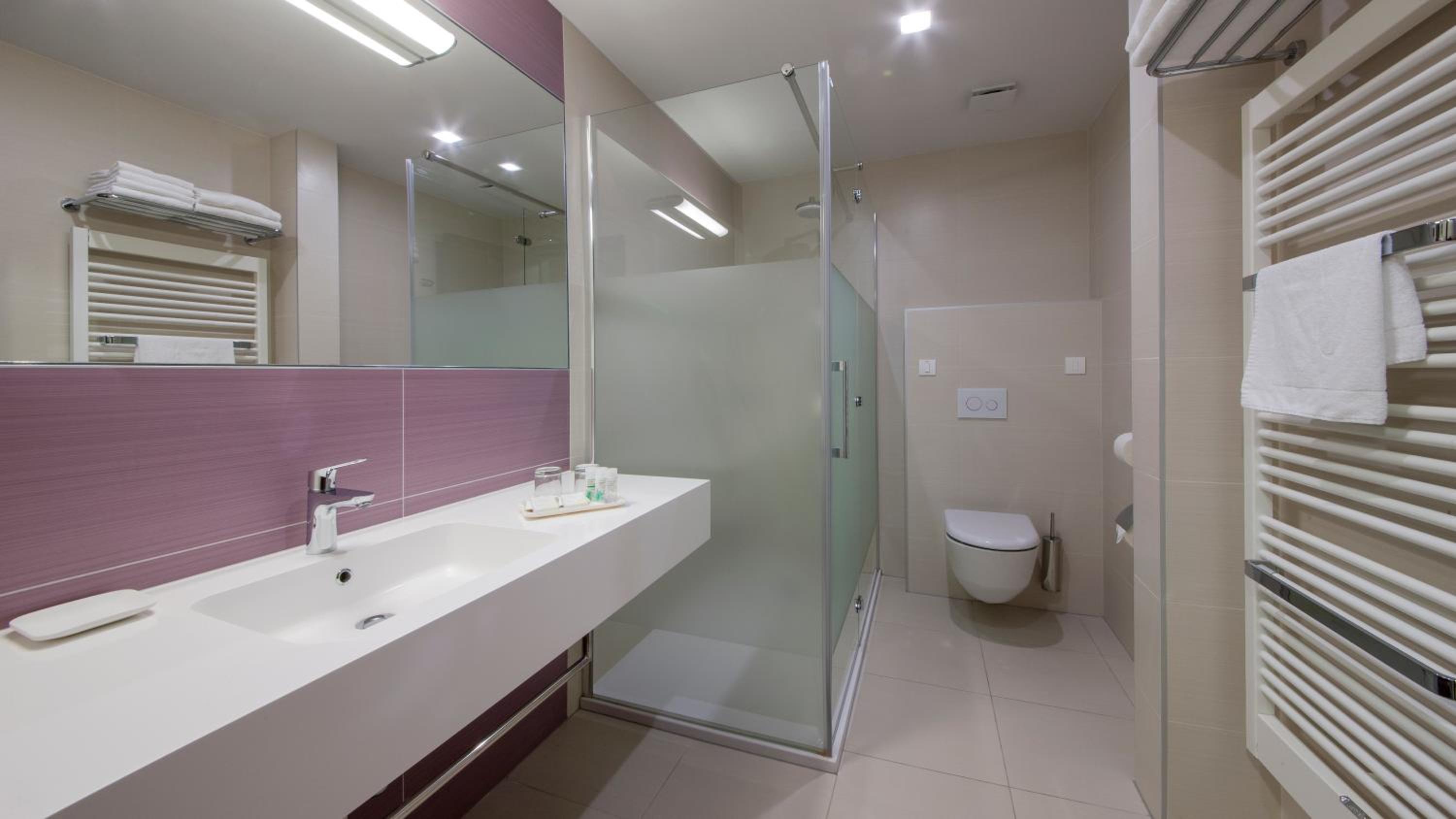Standard Twin Room with Extra Bed - Photo 5