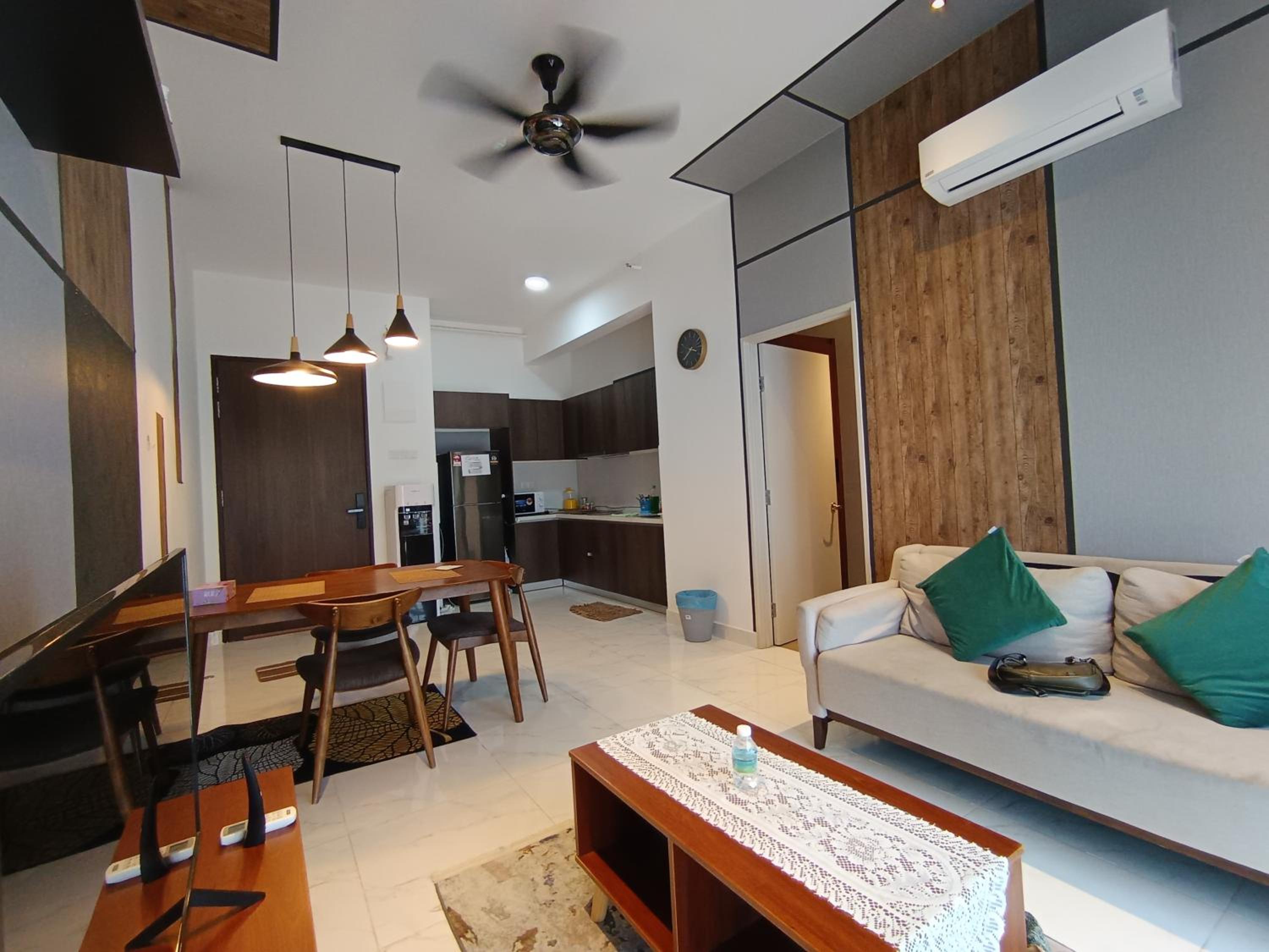 One-Bedroom Apartment photo 1