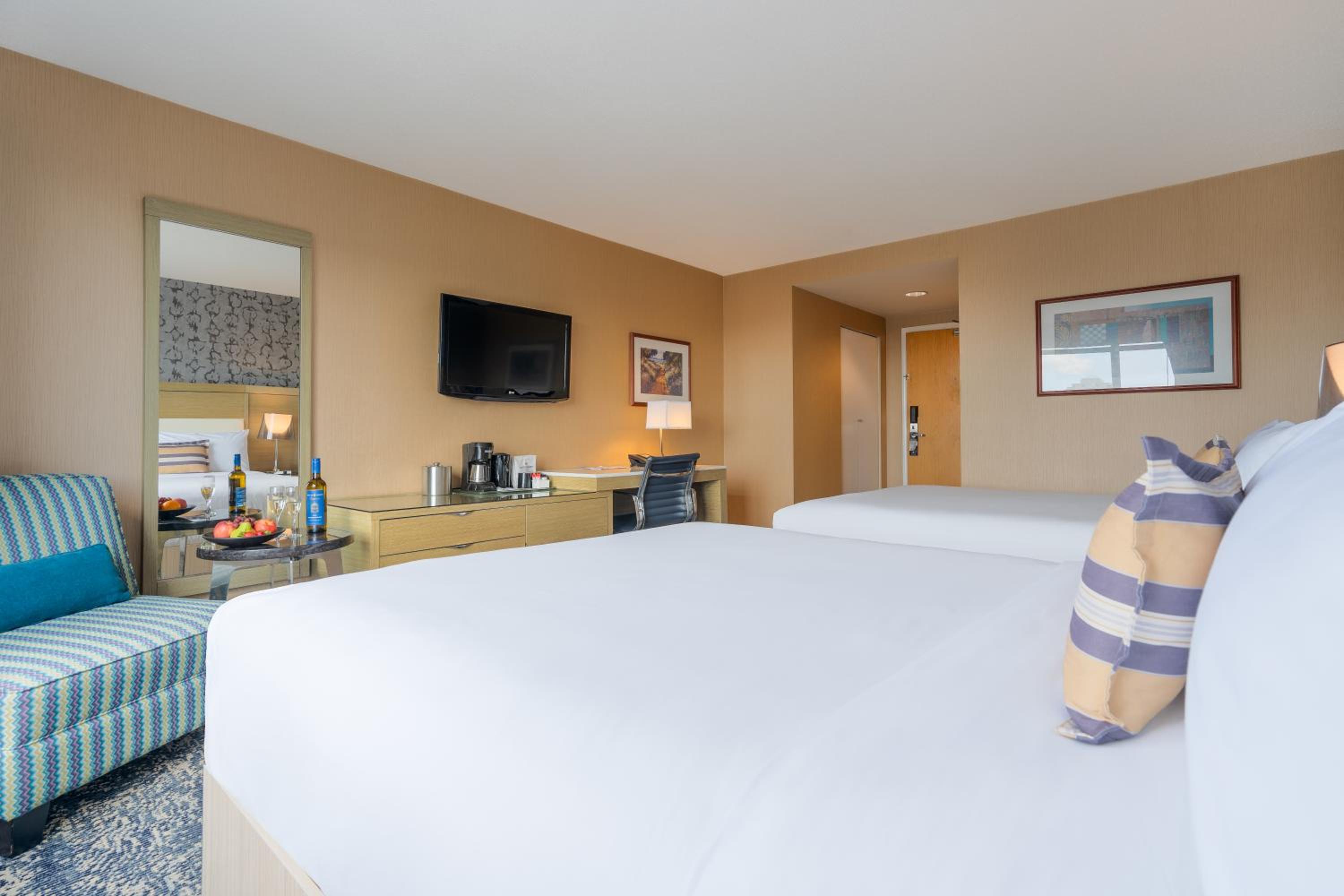 Deluxe Queen Room - Photo 5