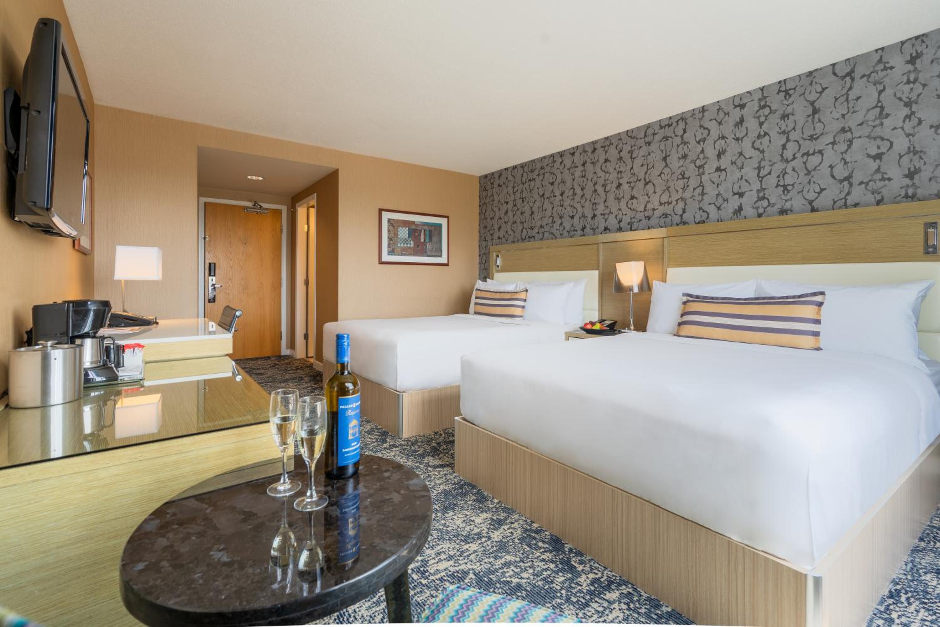 Deluxe Queen Room - Photo 1