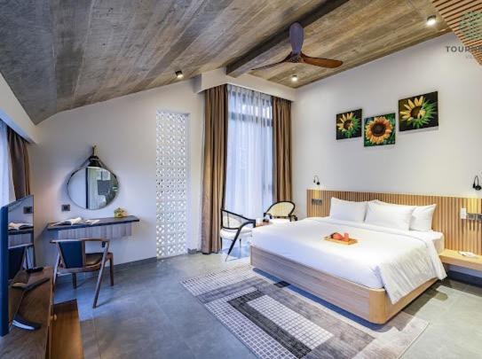 Double Room with Mountain View