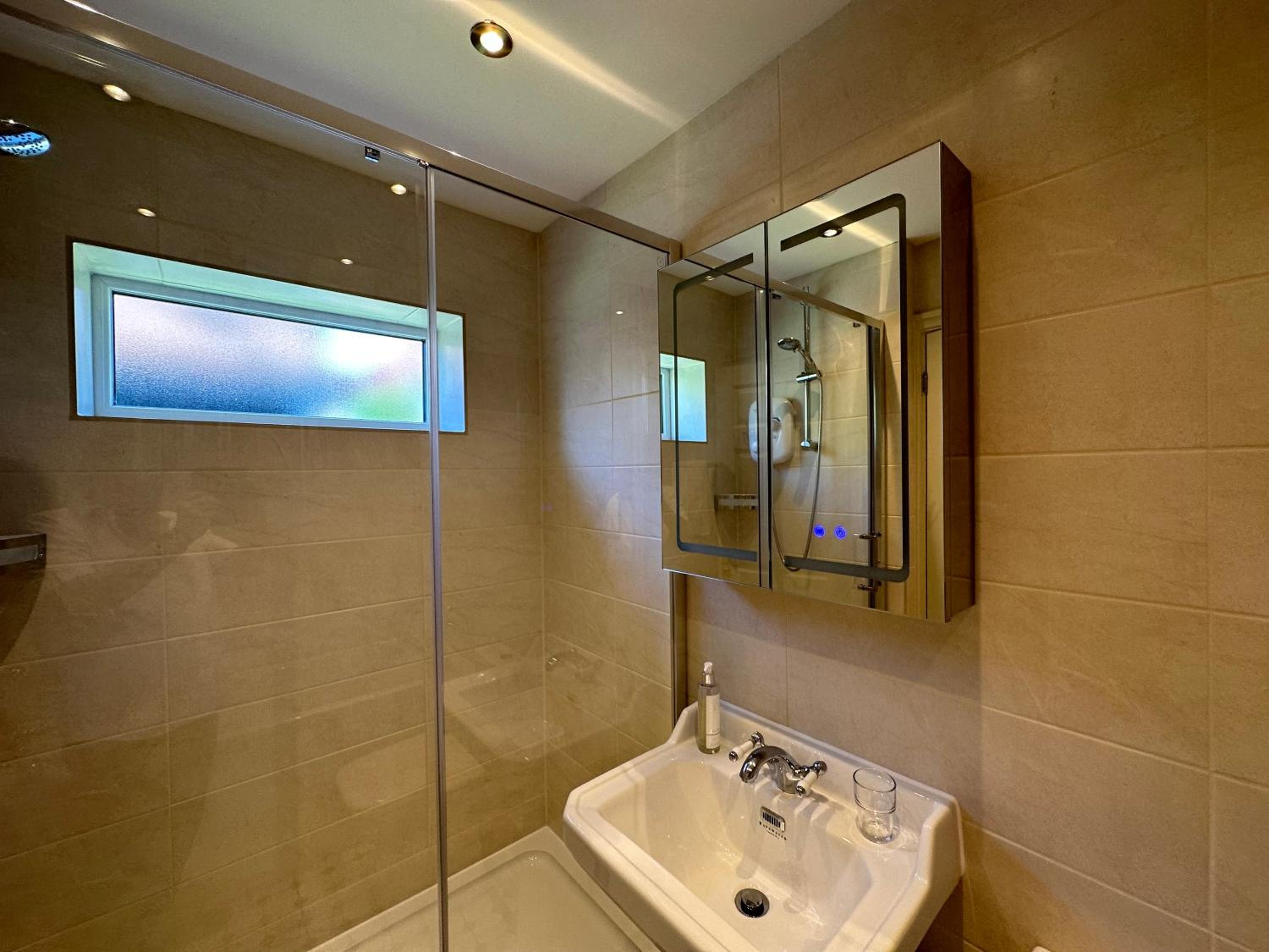 Superior Double Room with Bath - Photo 19