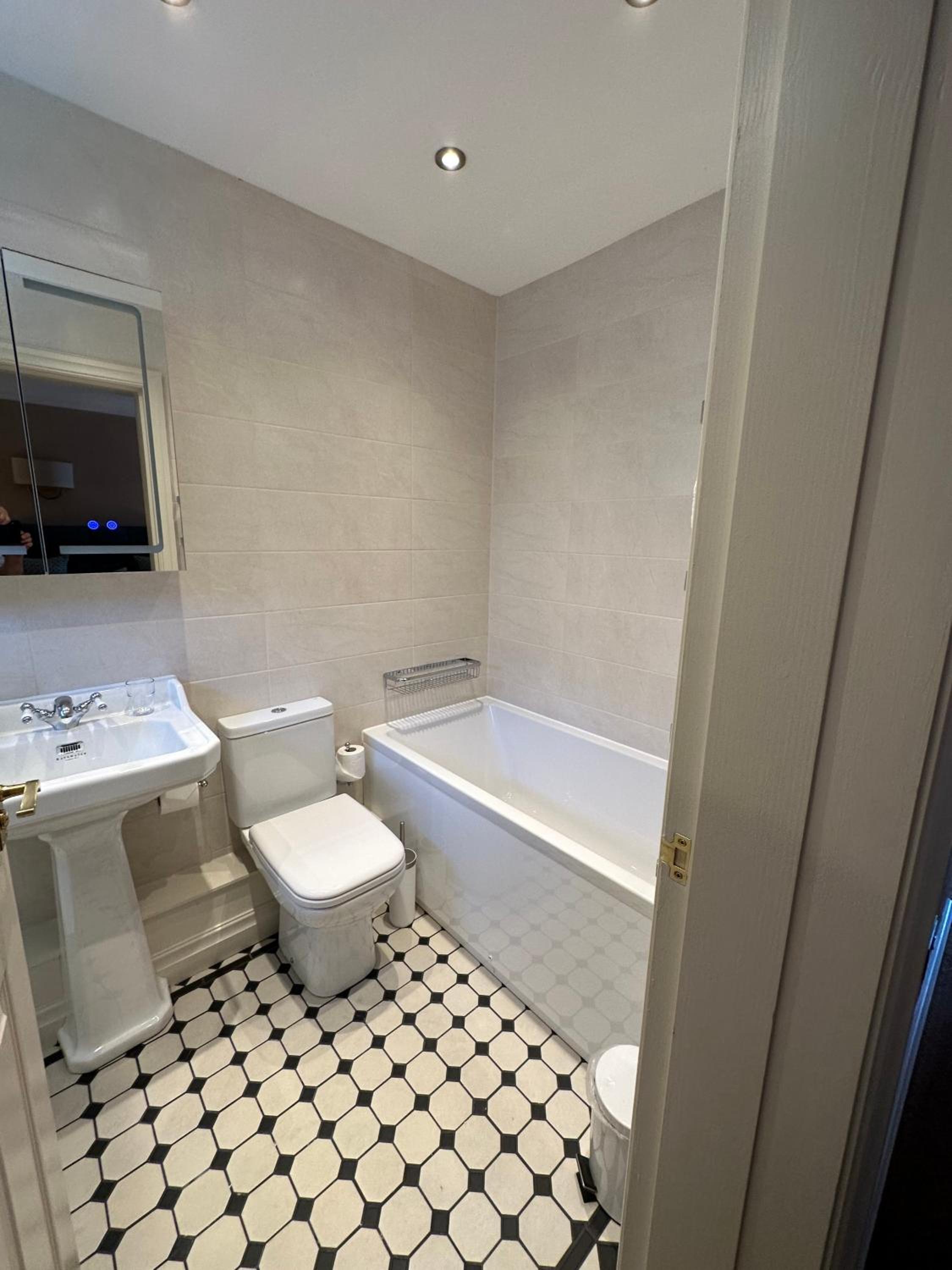 Superior Double Room with Bath - Photo 3