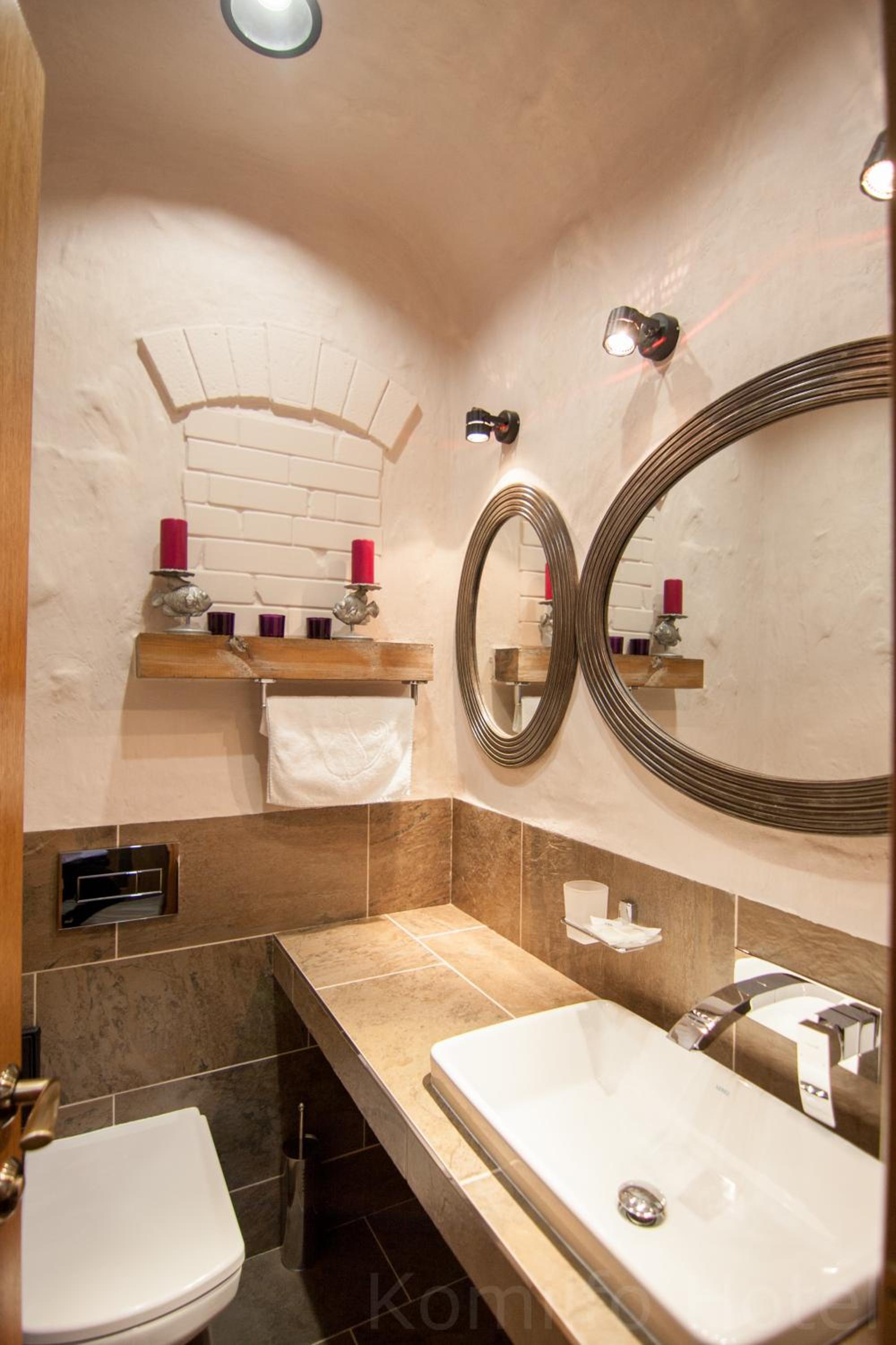 King Suite with Balcony photo 3