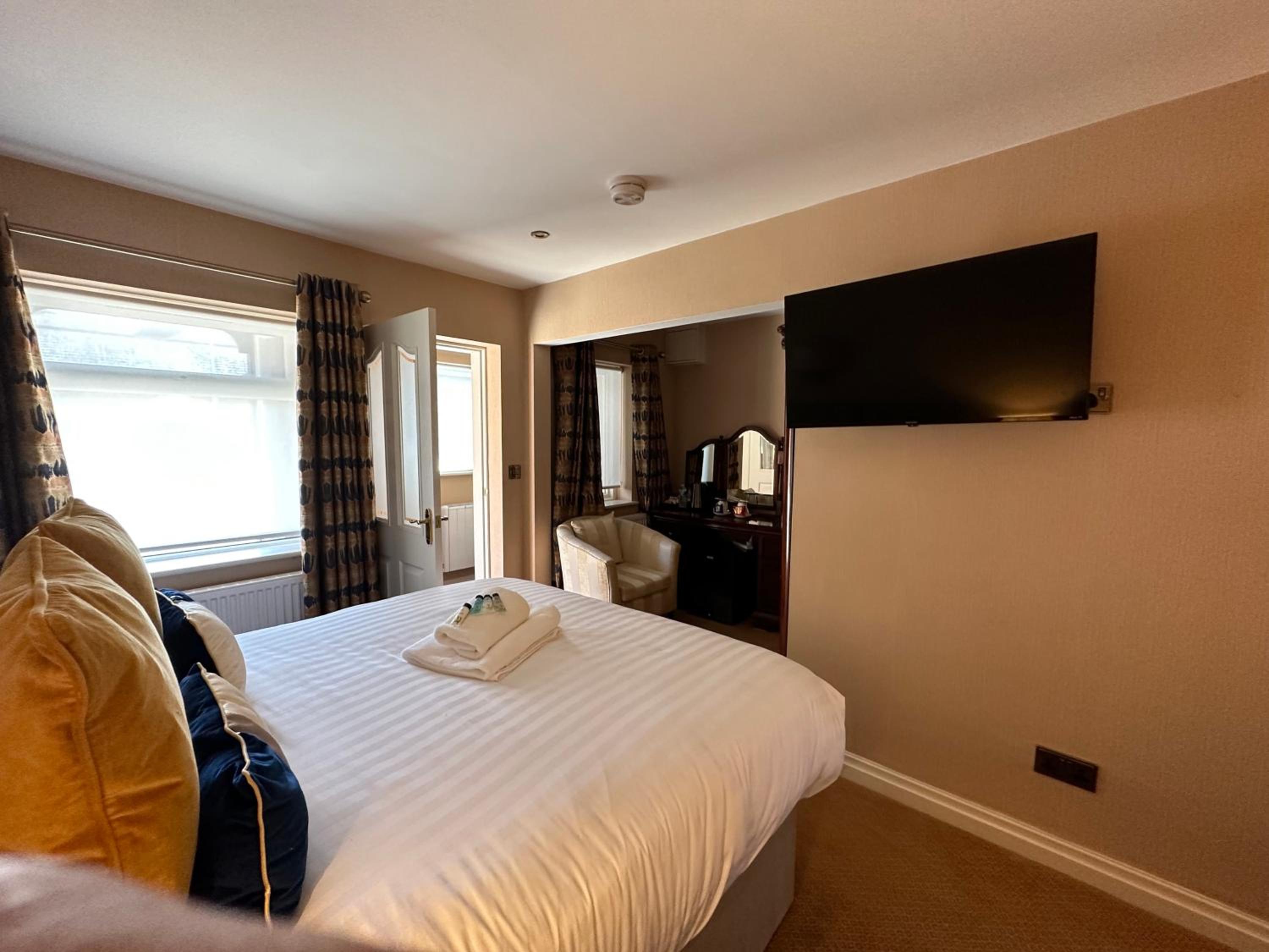 Superior Double Room with Bath - Photo 12