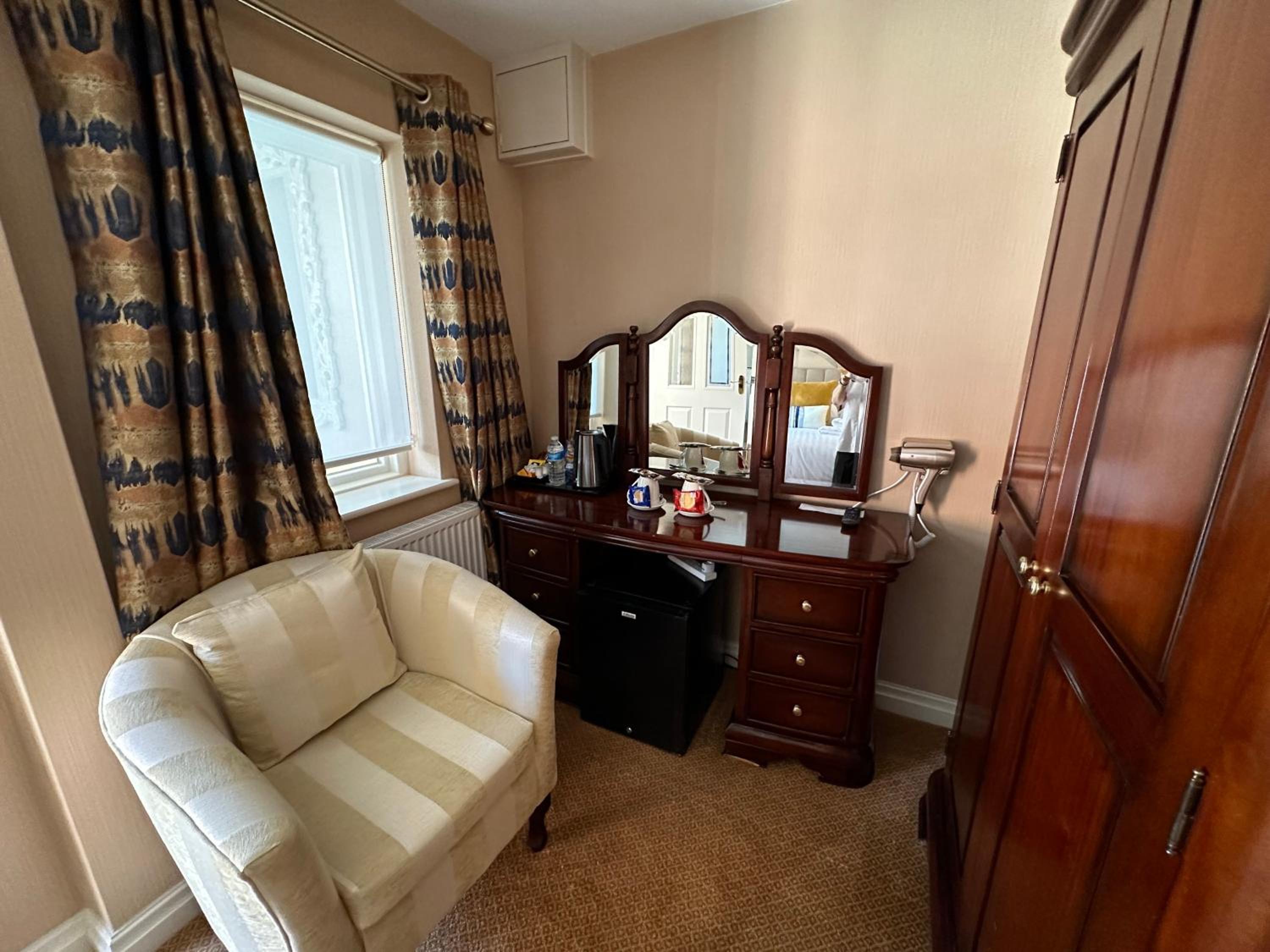 Superior Double Room with Bath - Photo 18