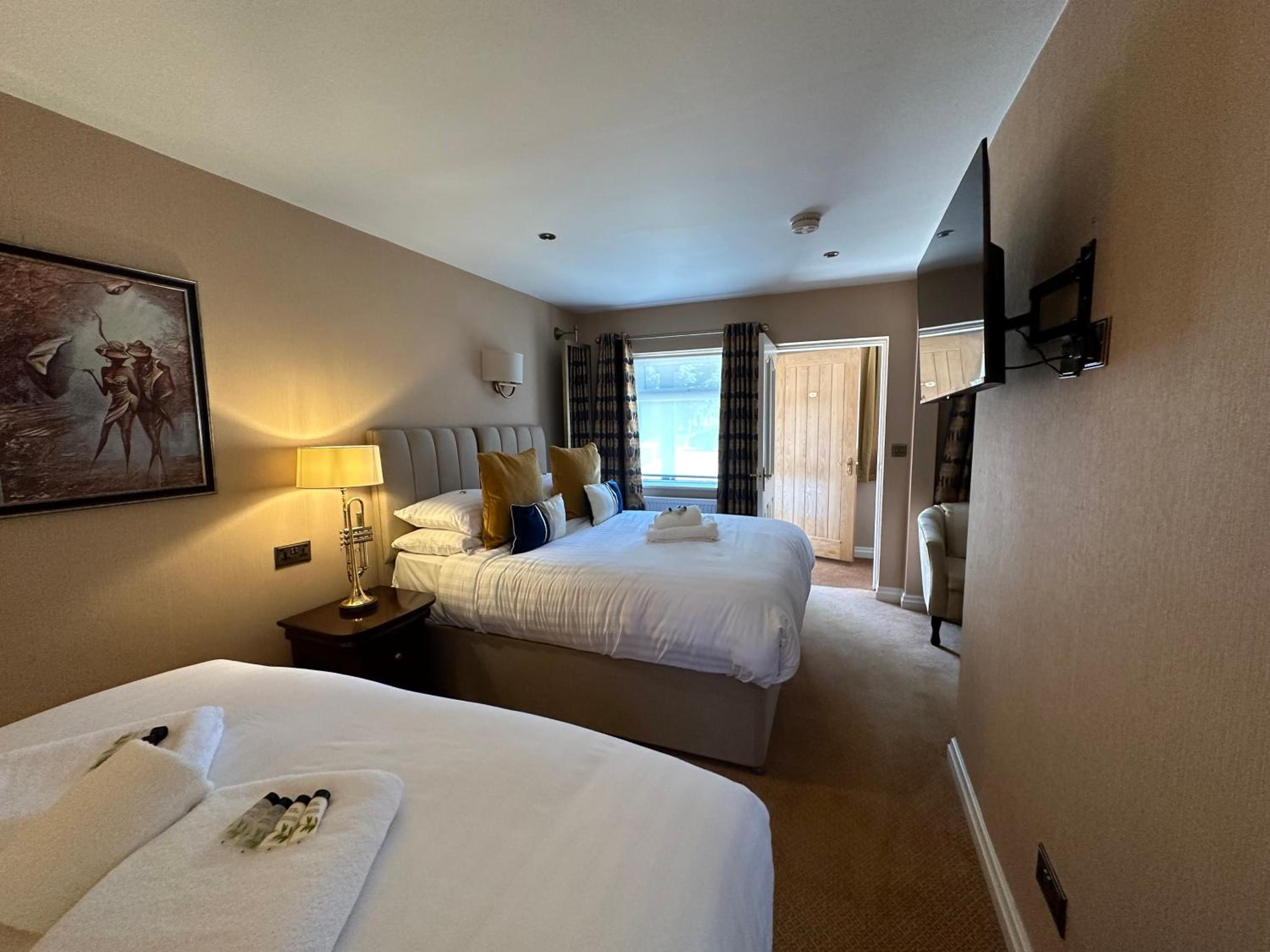 Superior Double Room with Bath - Photo 16
