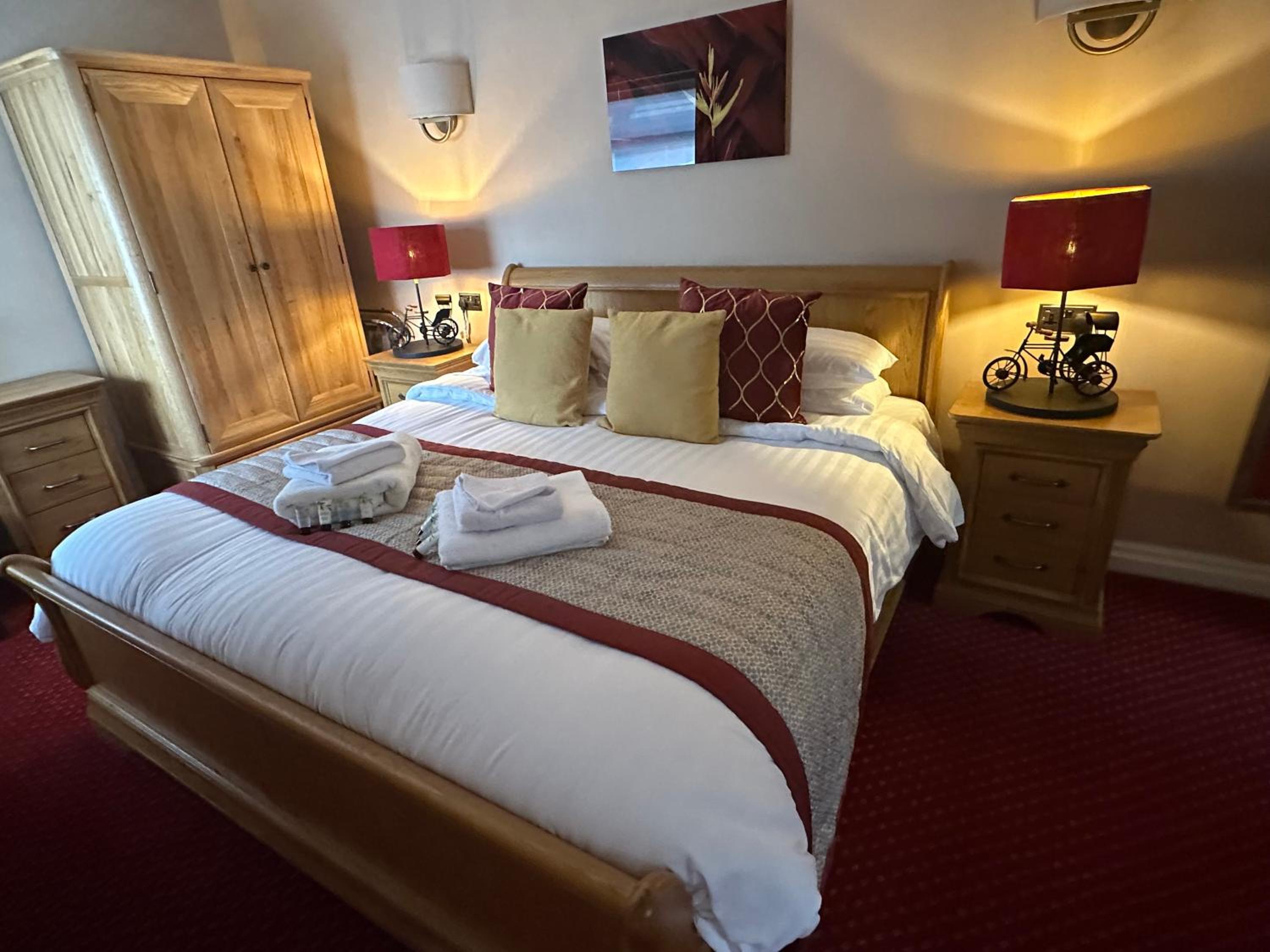 Deluxe Double Room with Bath - Photo 27