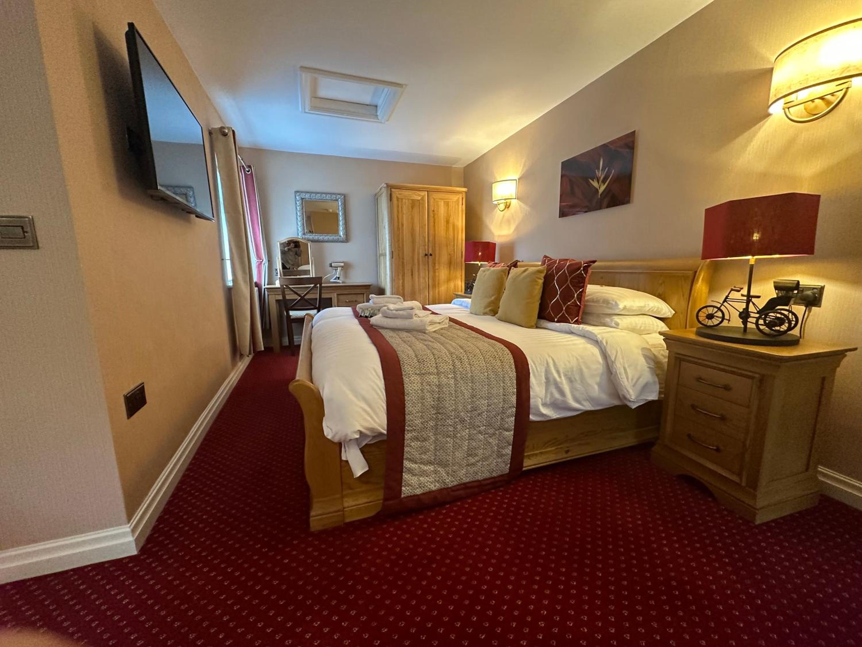 Deluxe Double Room with Bath - Photo 20