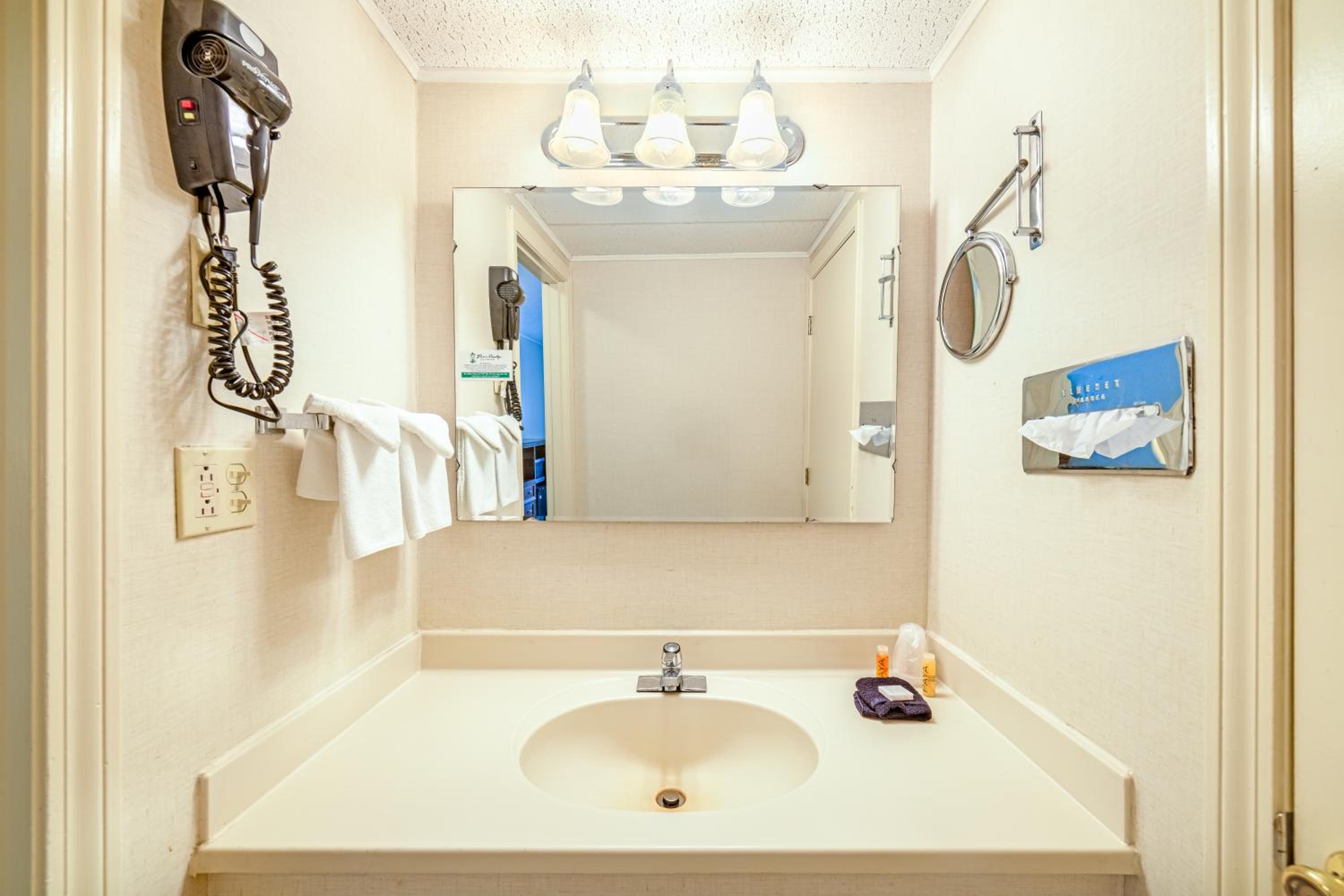 Double Room with Two Double Beds - Non-Smoking - Photo 6
