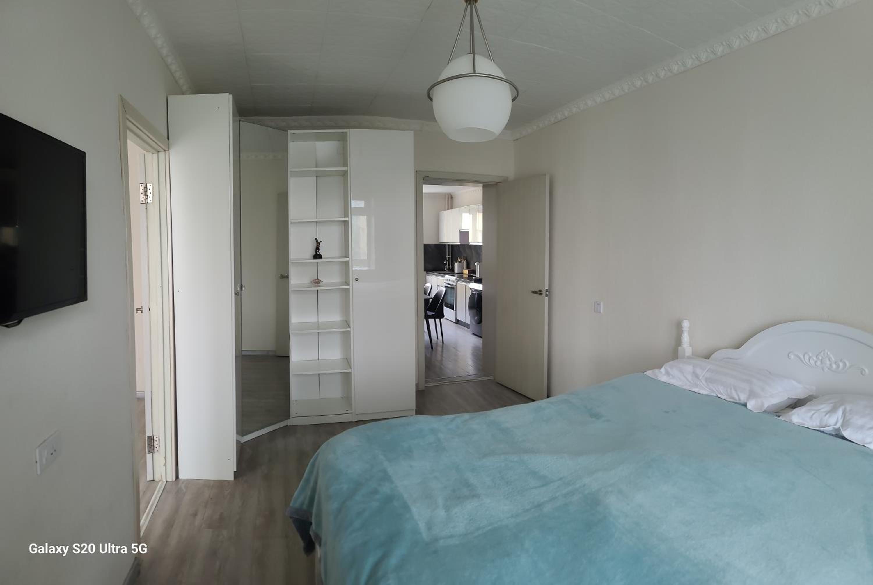 One-Bedroom Apartment photo 1