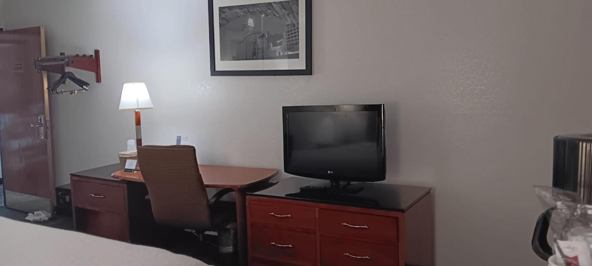 Standard King Room - Non Smoking - Photo 2