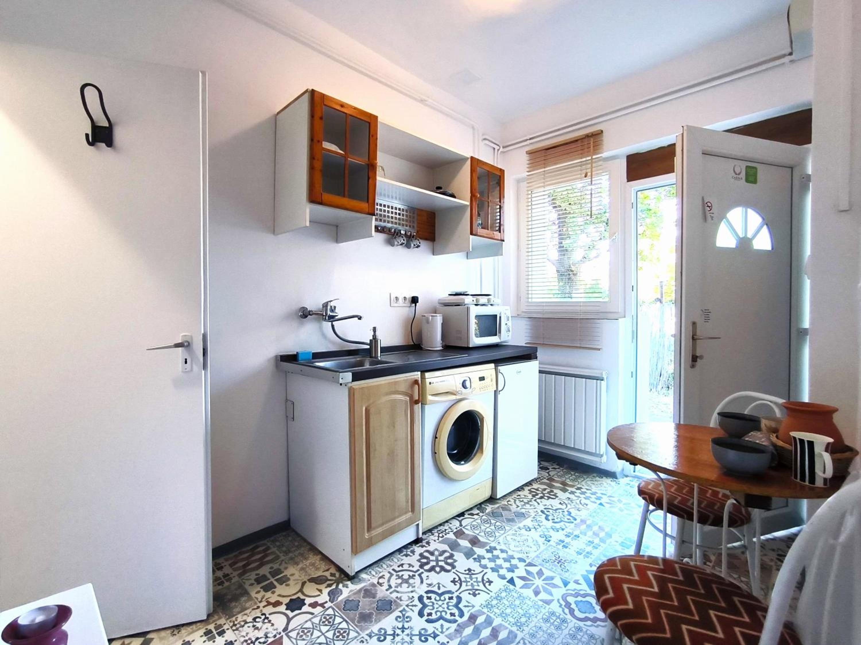 Standard Twin Room - Photo 3