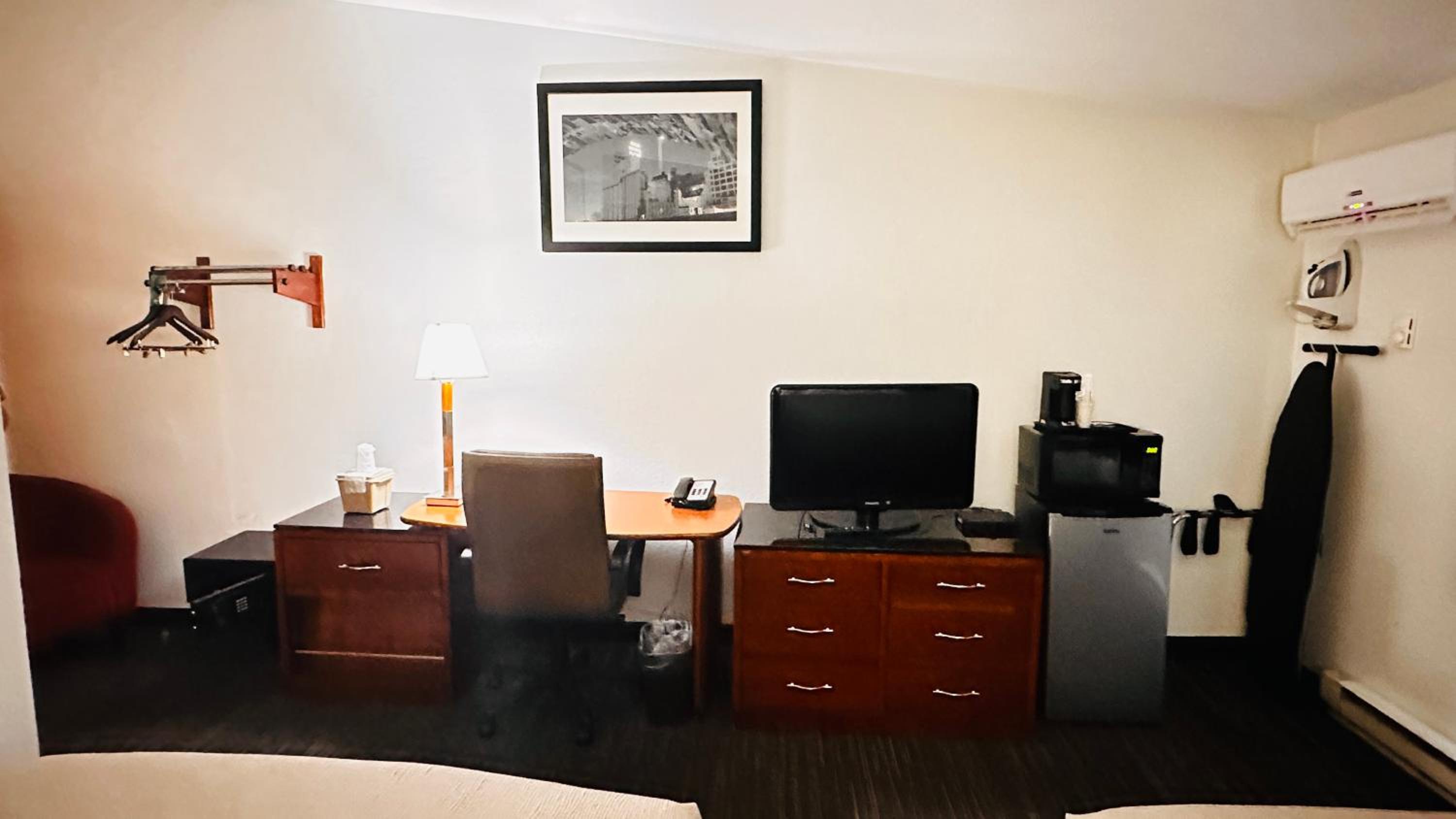 Standard Double Room with Two Double Beds - Non Smoking - Photo 4