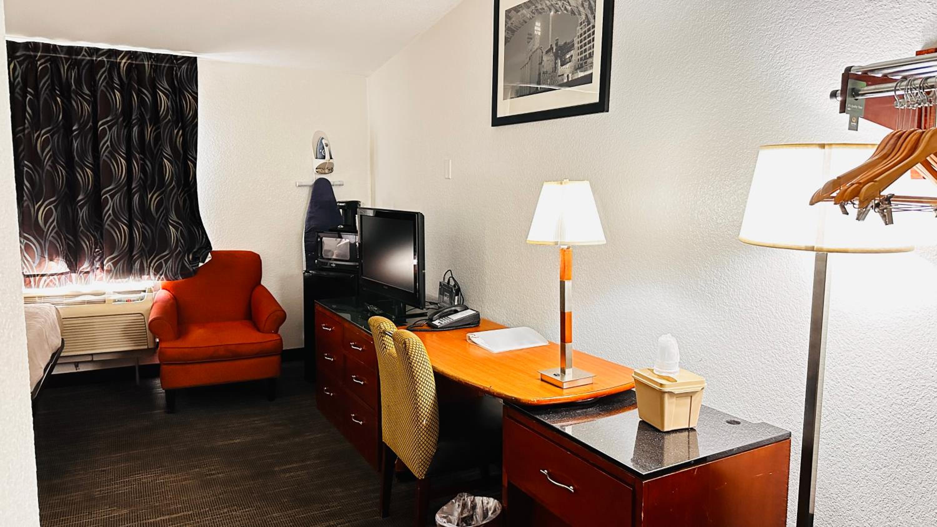 Double Room with Two Double Beds - Accessible/Non Smoking - Photo 5