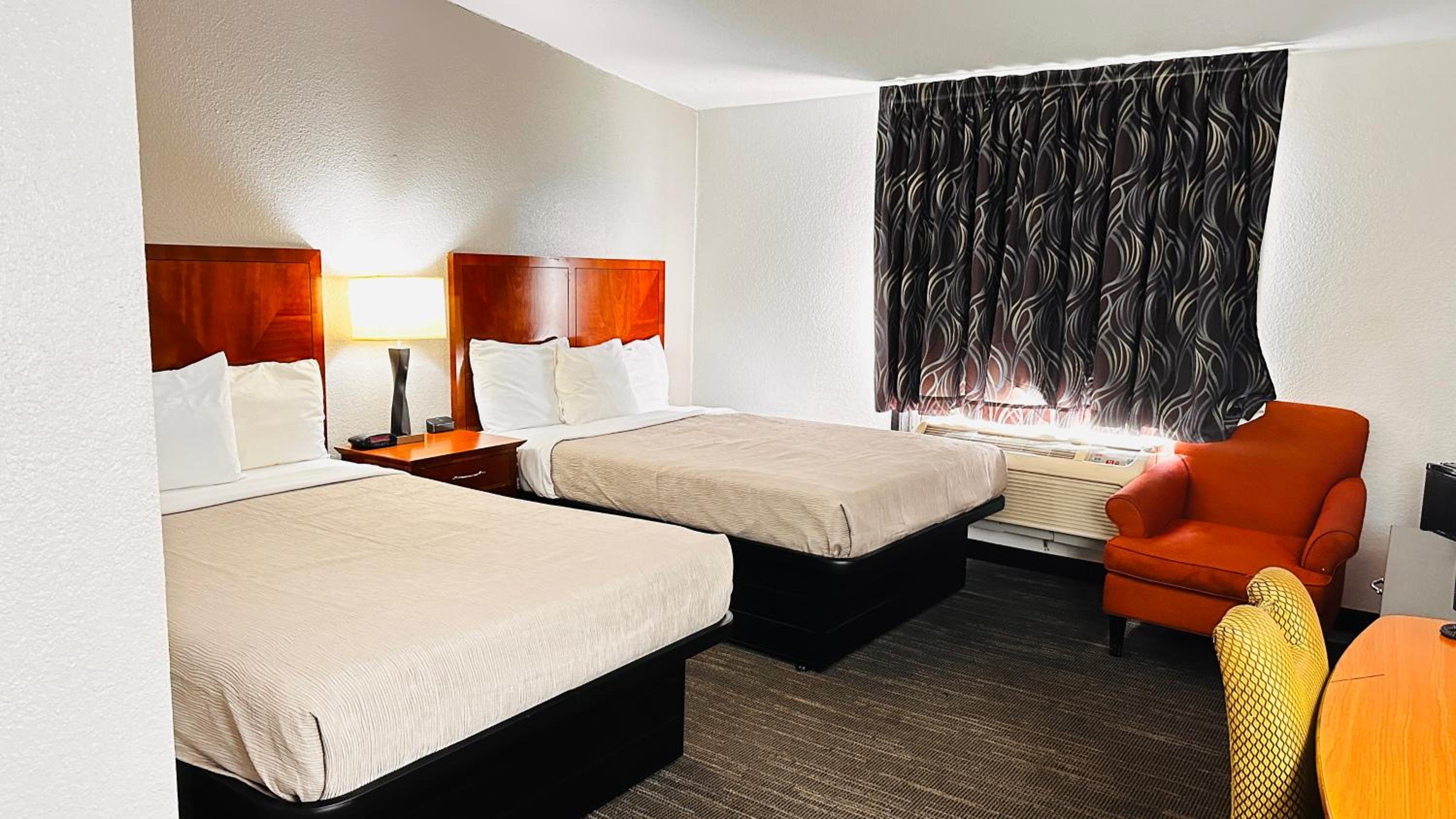 Double Room with Two Double Beds - Accessible/Non Smoking - Photo 3