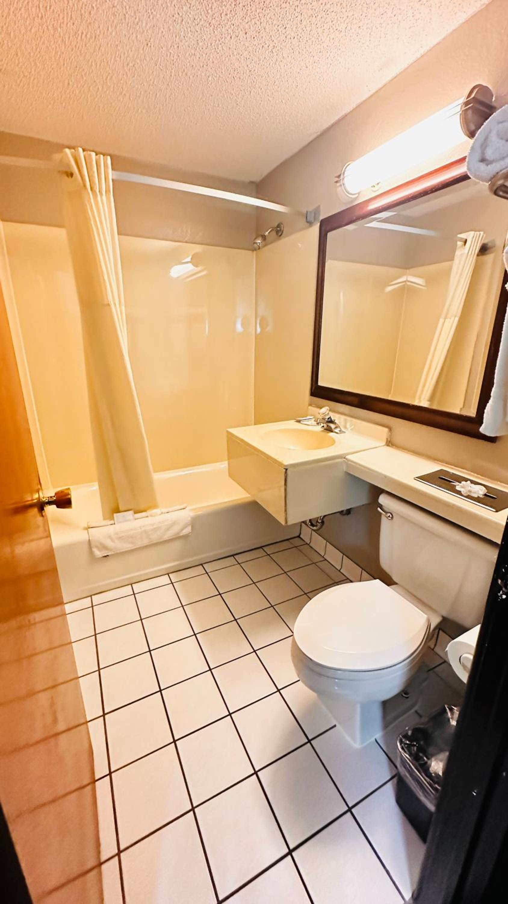Standard King Room - Non Smoking - Photo 5