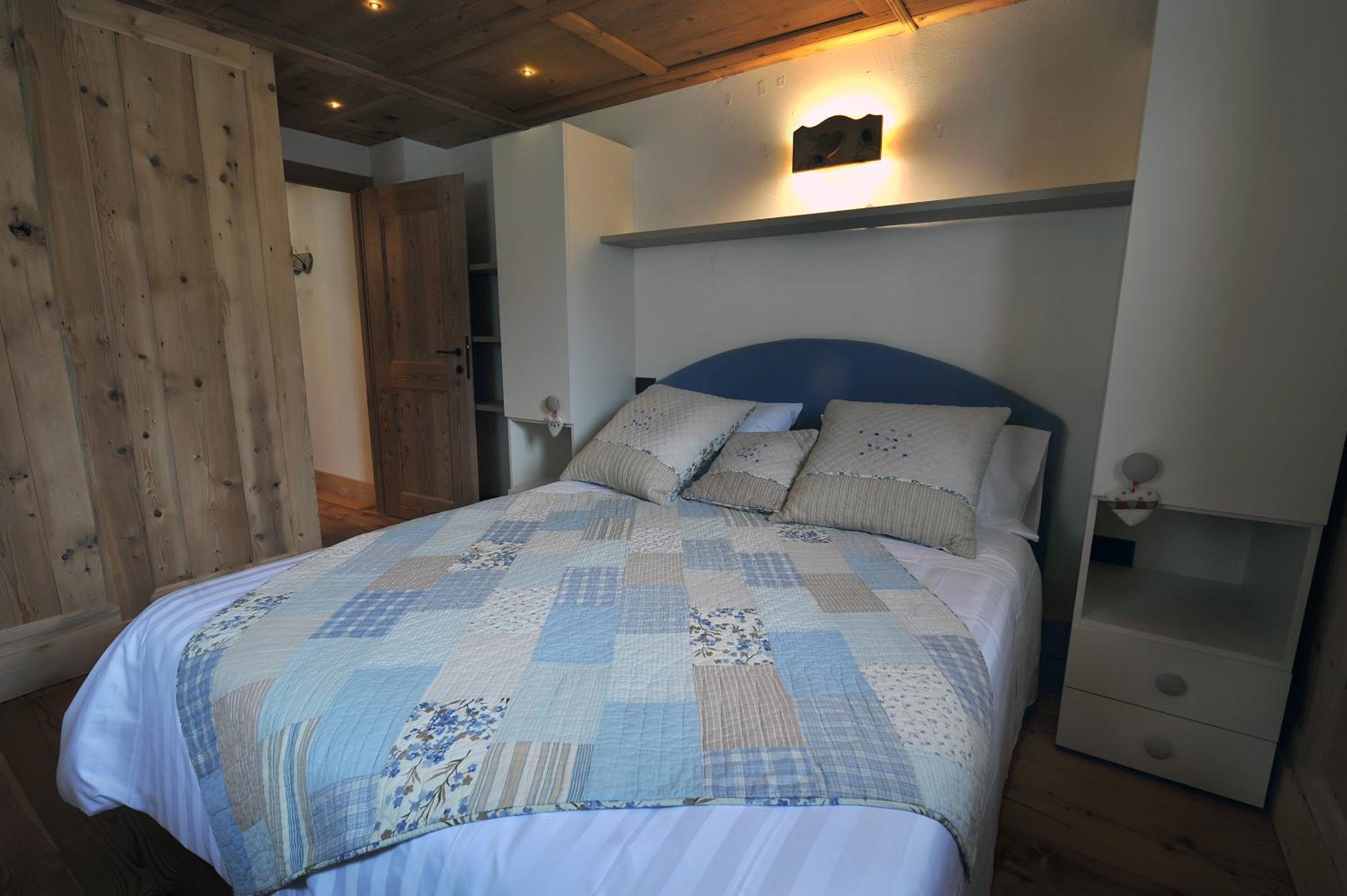 One-Bedroom Apartment with Balcony