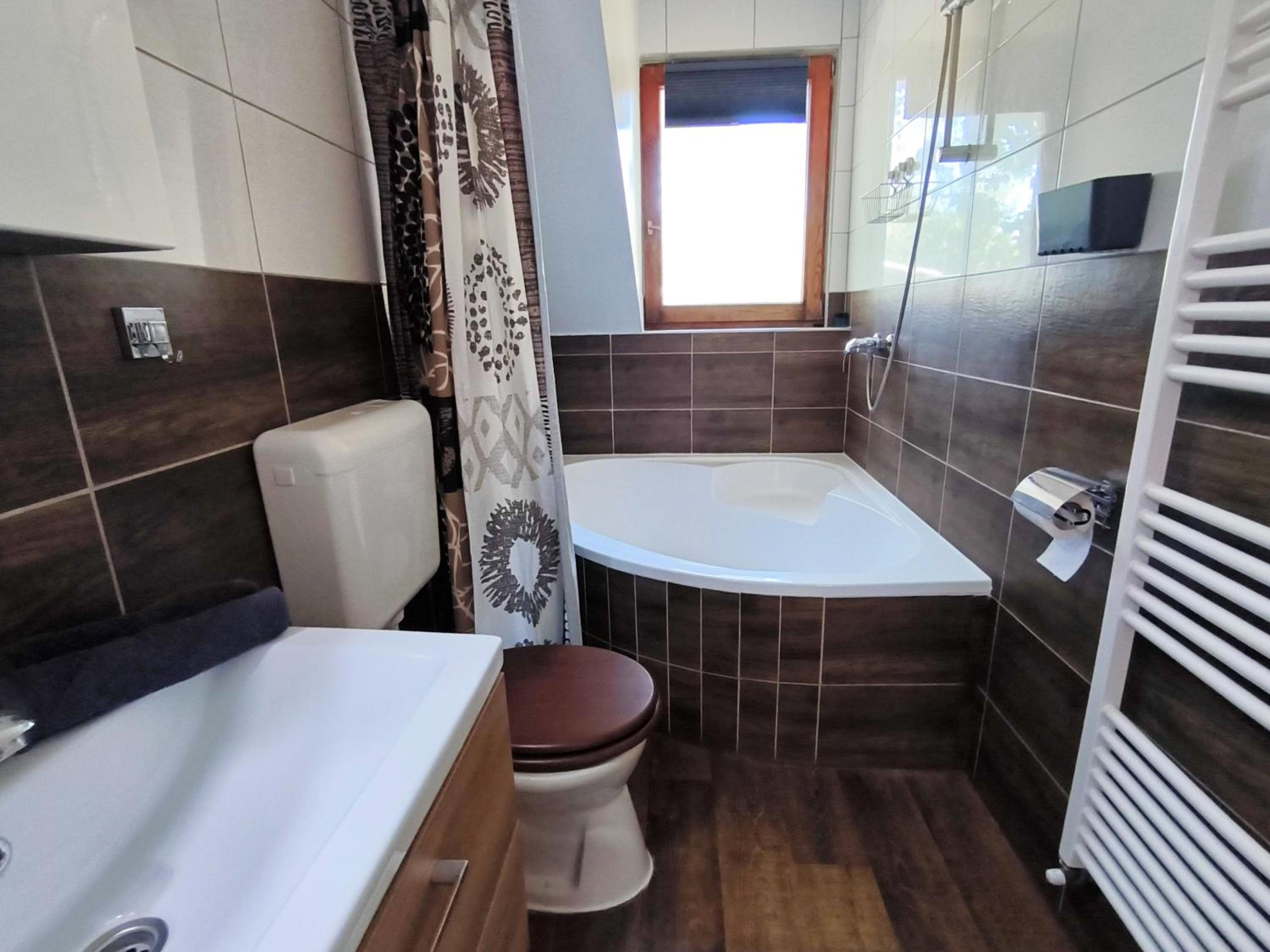 Queen Suite - Photo 13
