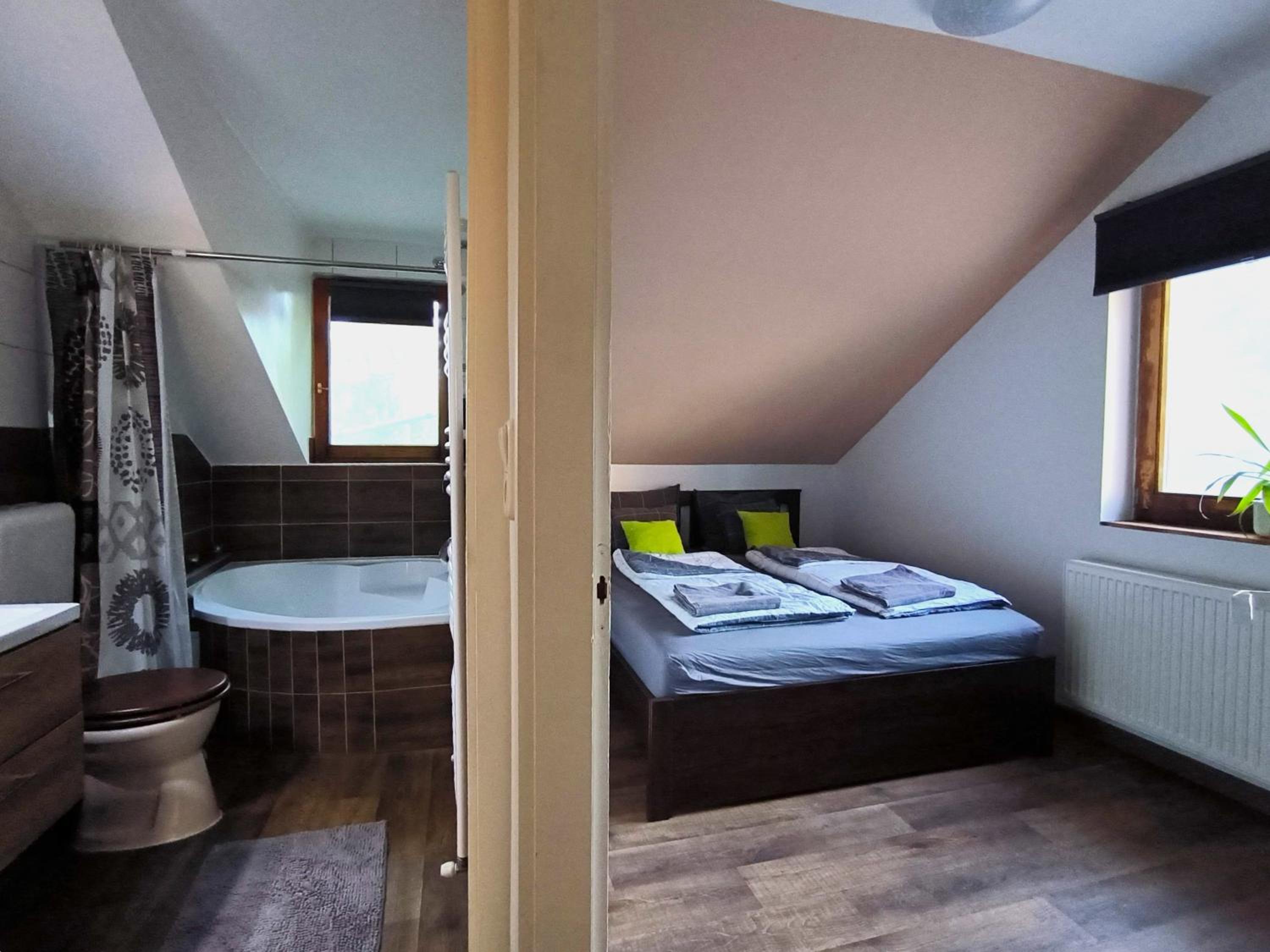 Queen Suite - Photo 17