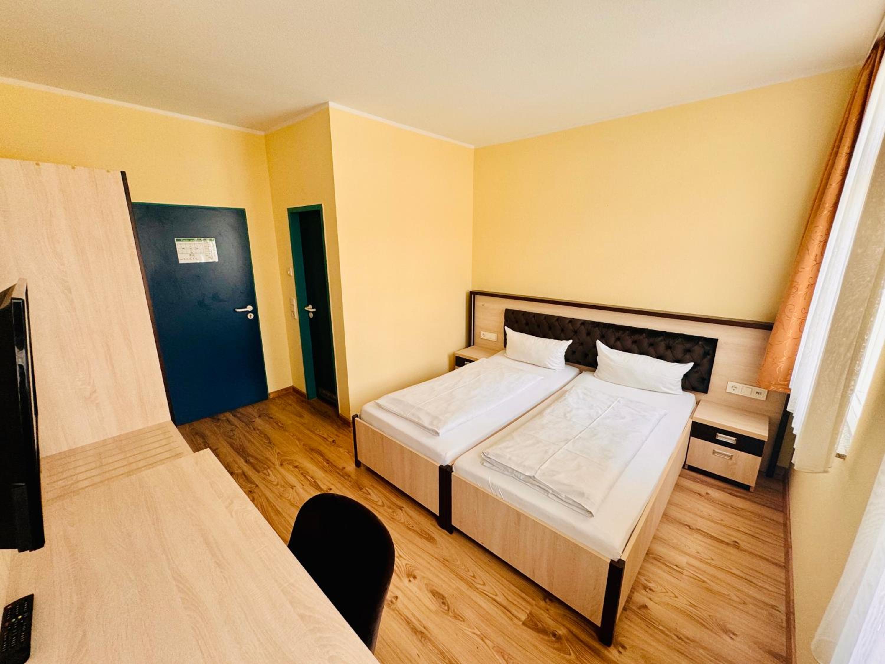 Double or Twin Room - Photo 2