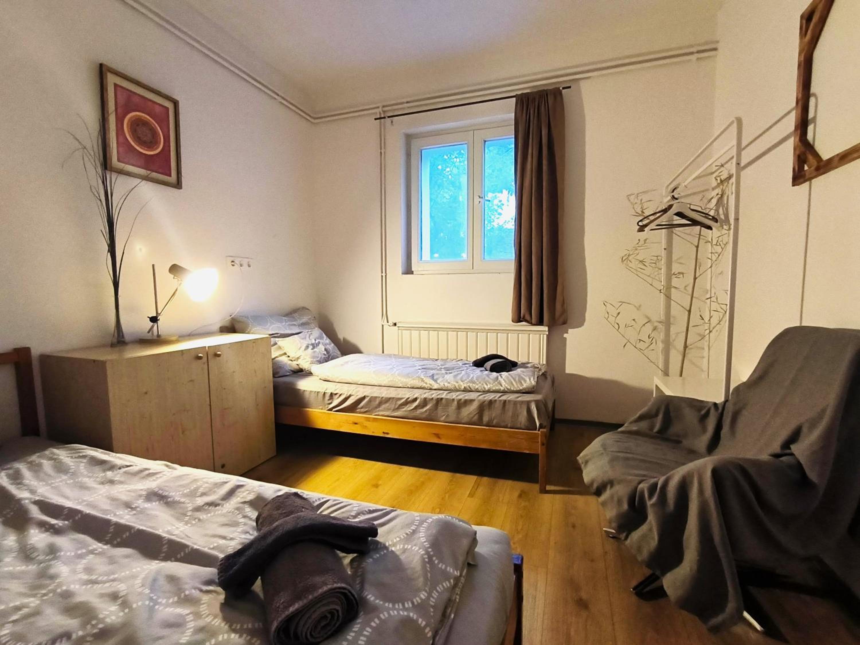 Standard Twin Room - Photo 11