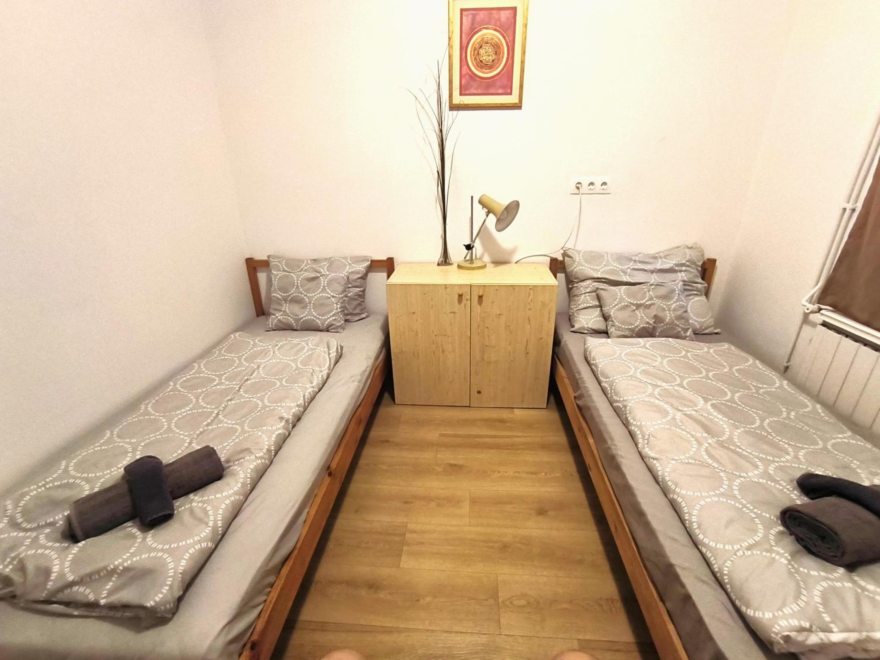 Standard Twin Room - Photo 9