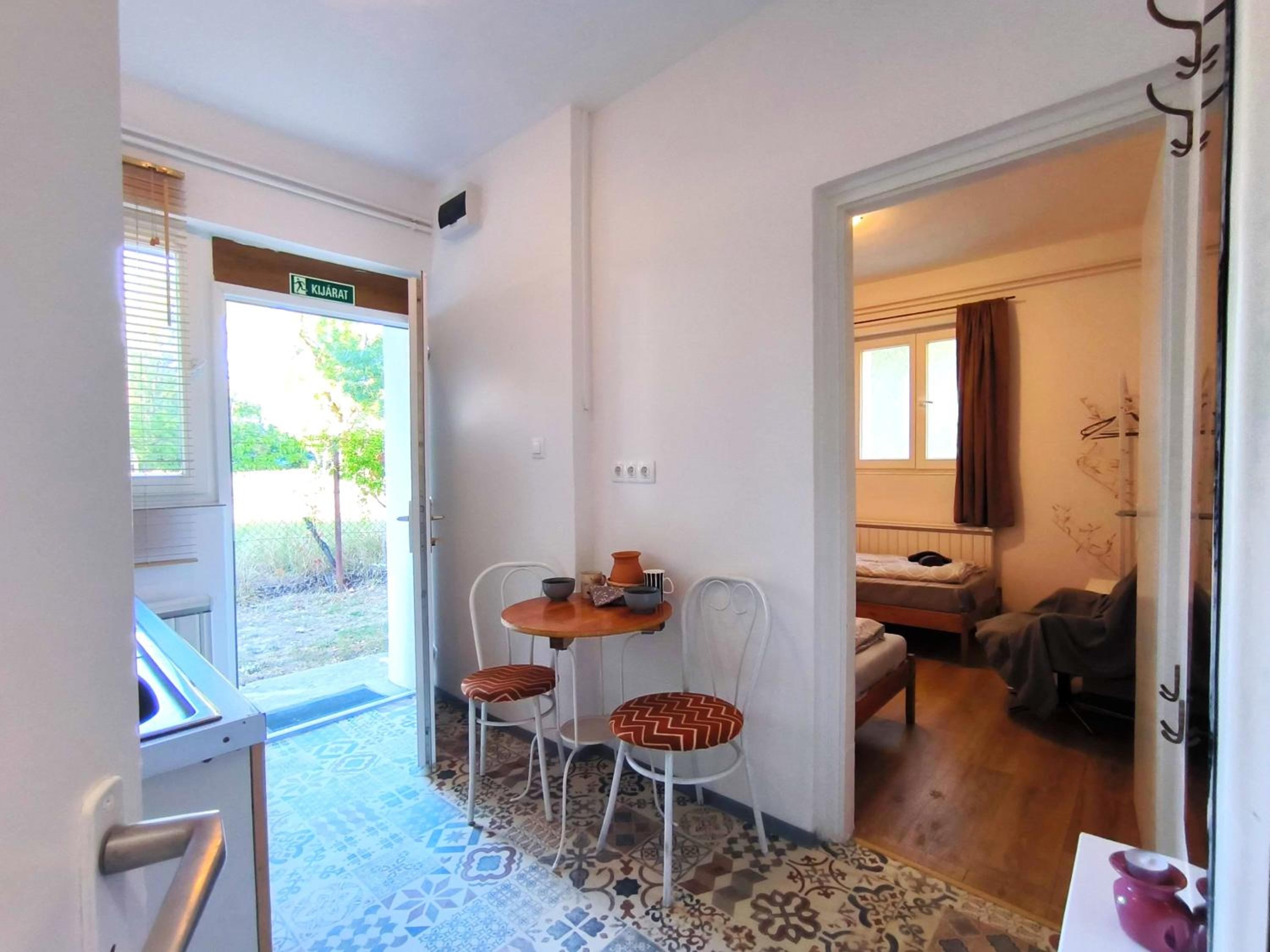 Standard Twin Room - Photo 7