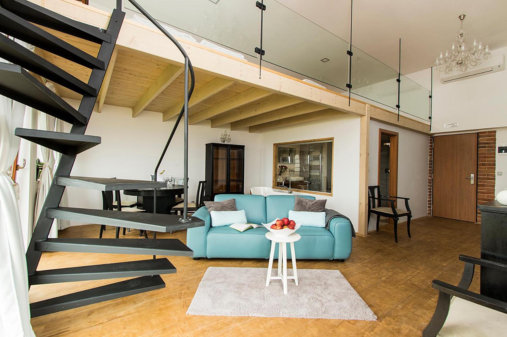 Loft - Photo 1