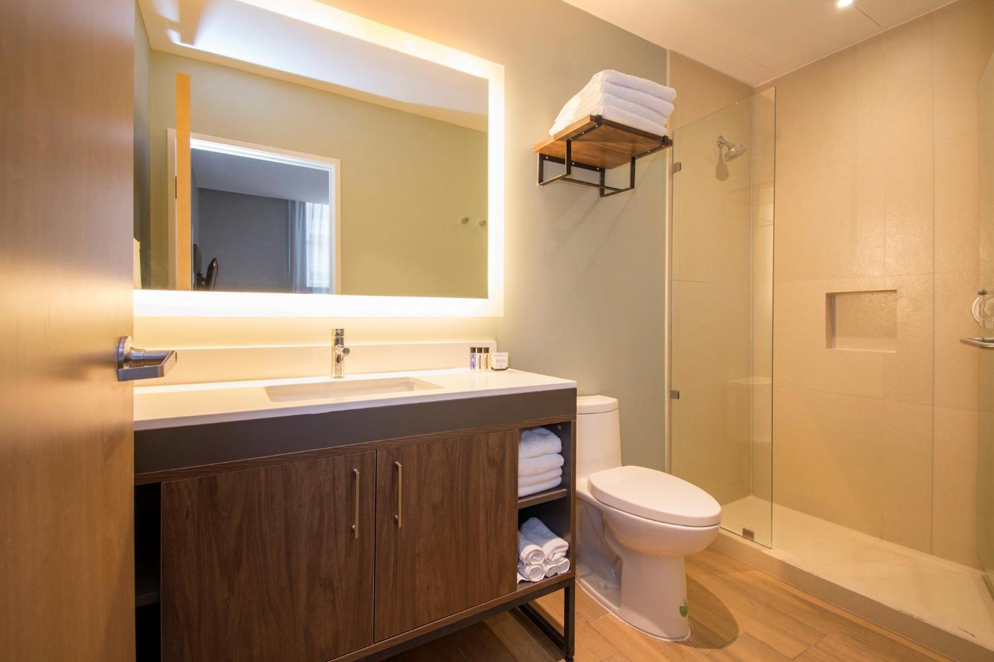 King Room - Disability Access Tub/Non-Smoking