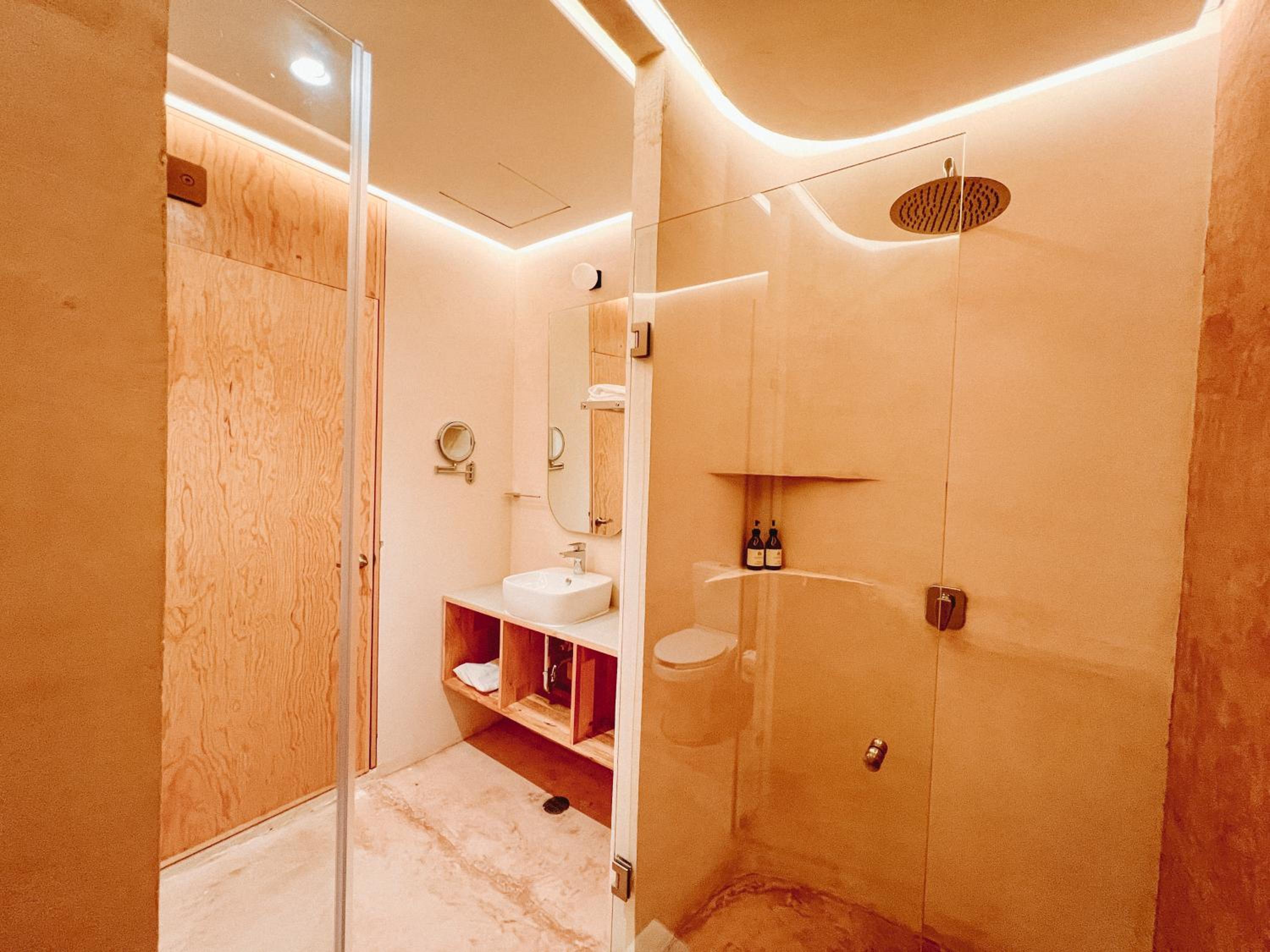 Suite - Photo 5