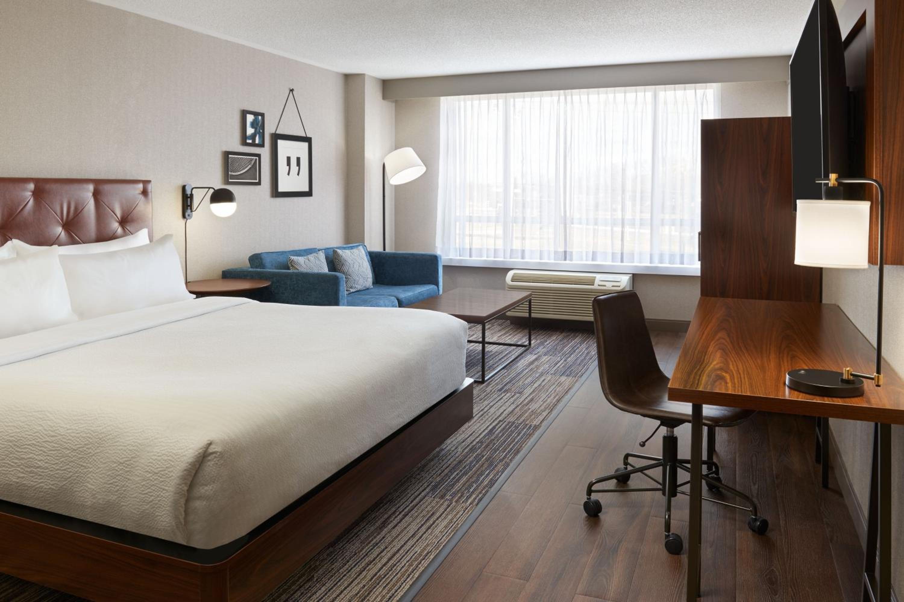 Deluxe King Room - Photo 1