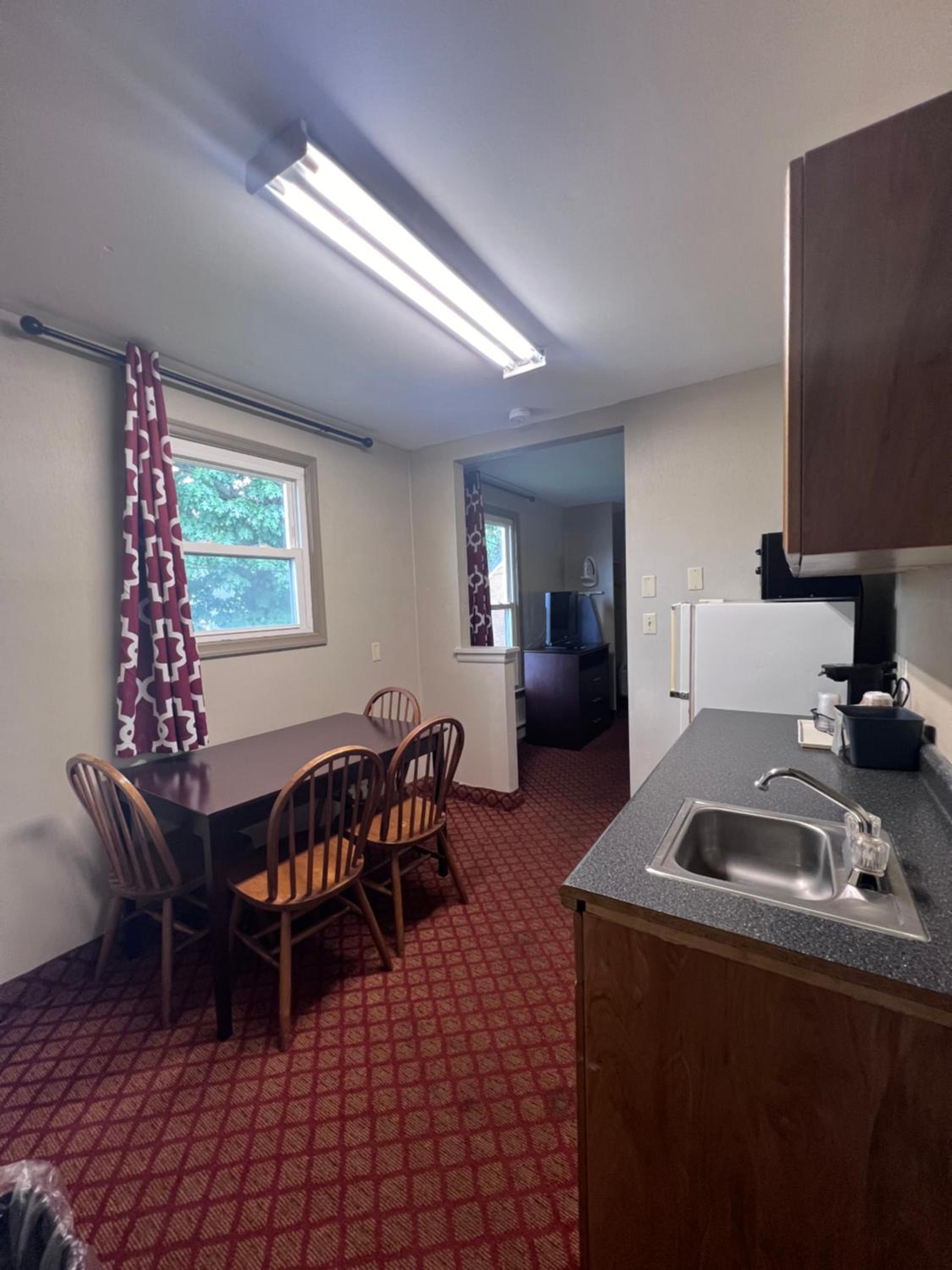 Queen Suite with One Queen Bed and Two Double Beds - Non Smoking photo 3