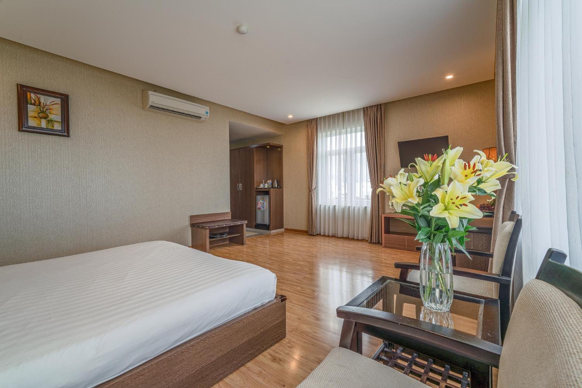 Deluxe Queen Room