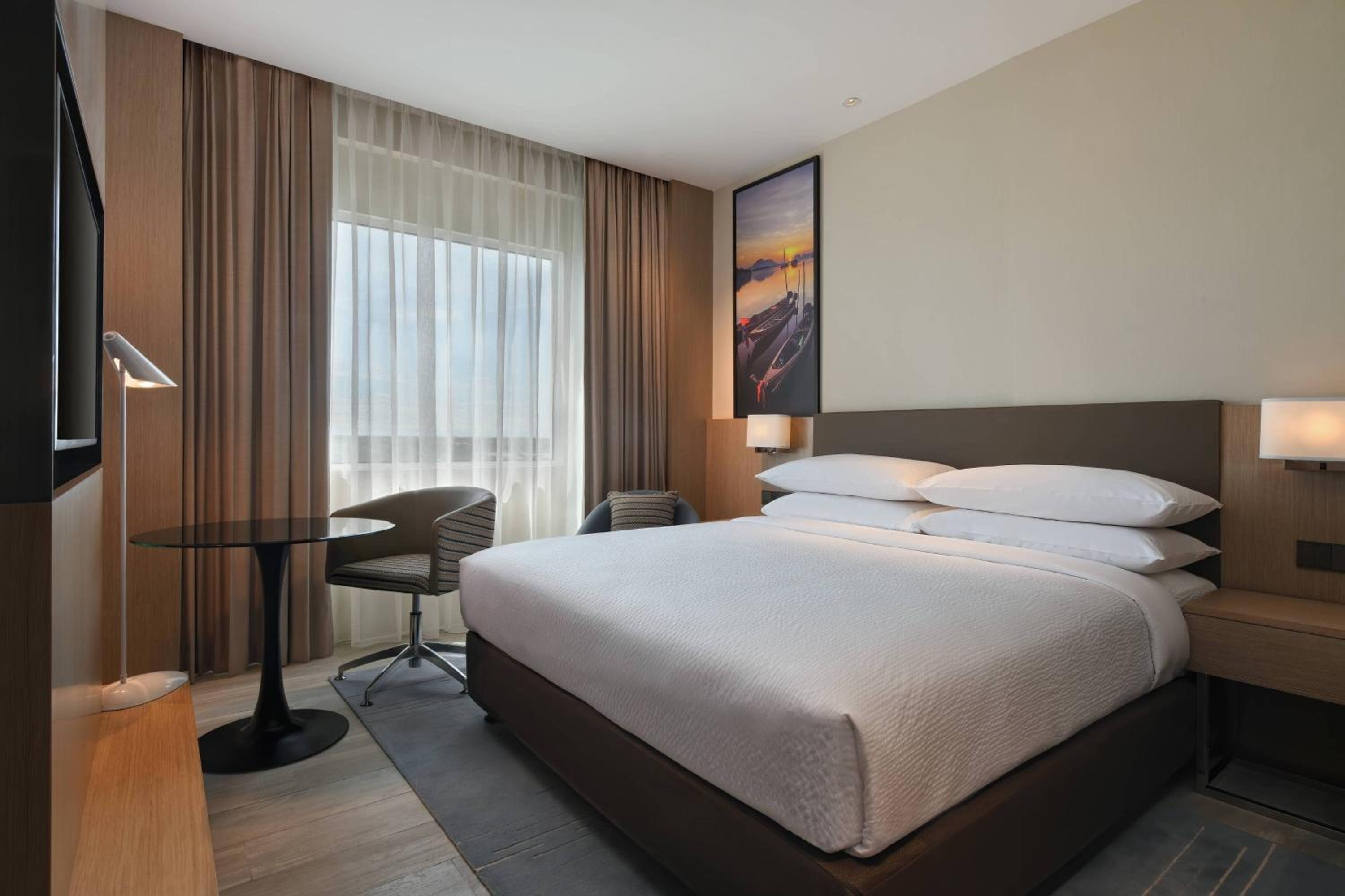 Standard King Room - Photo 5