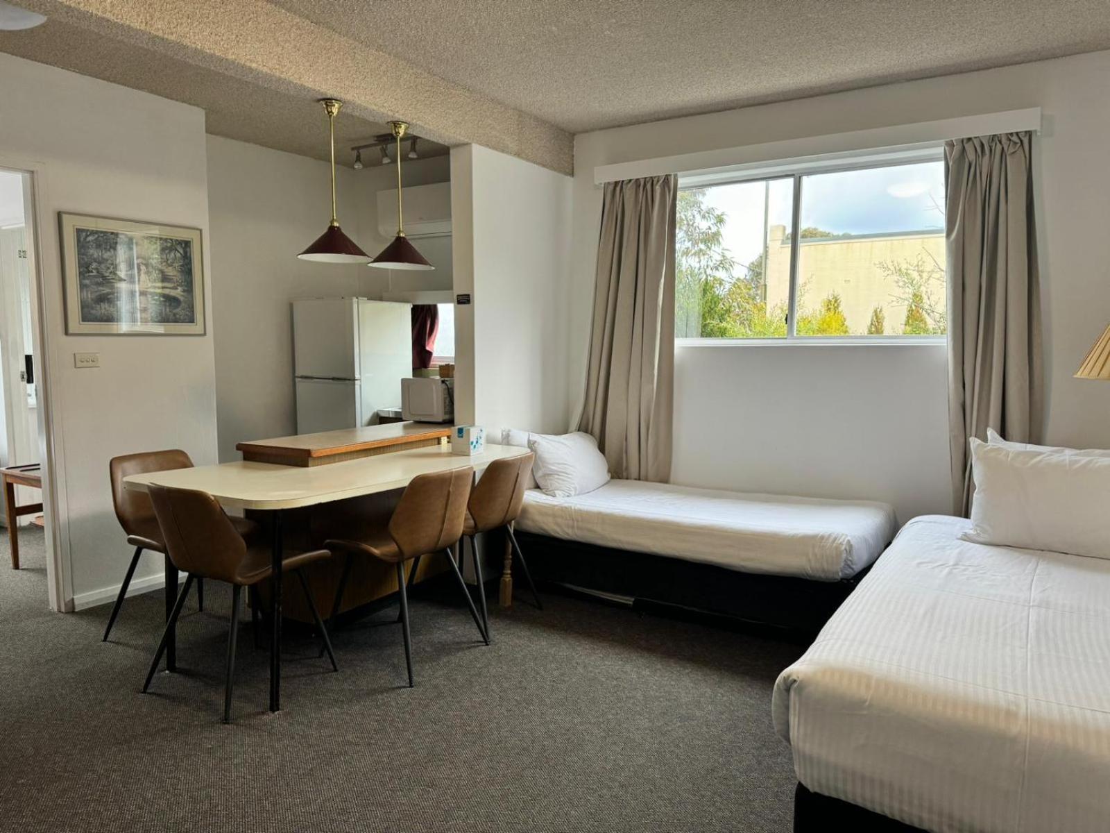 Two Room Suite - Photo 3