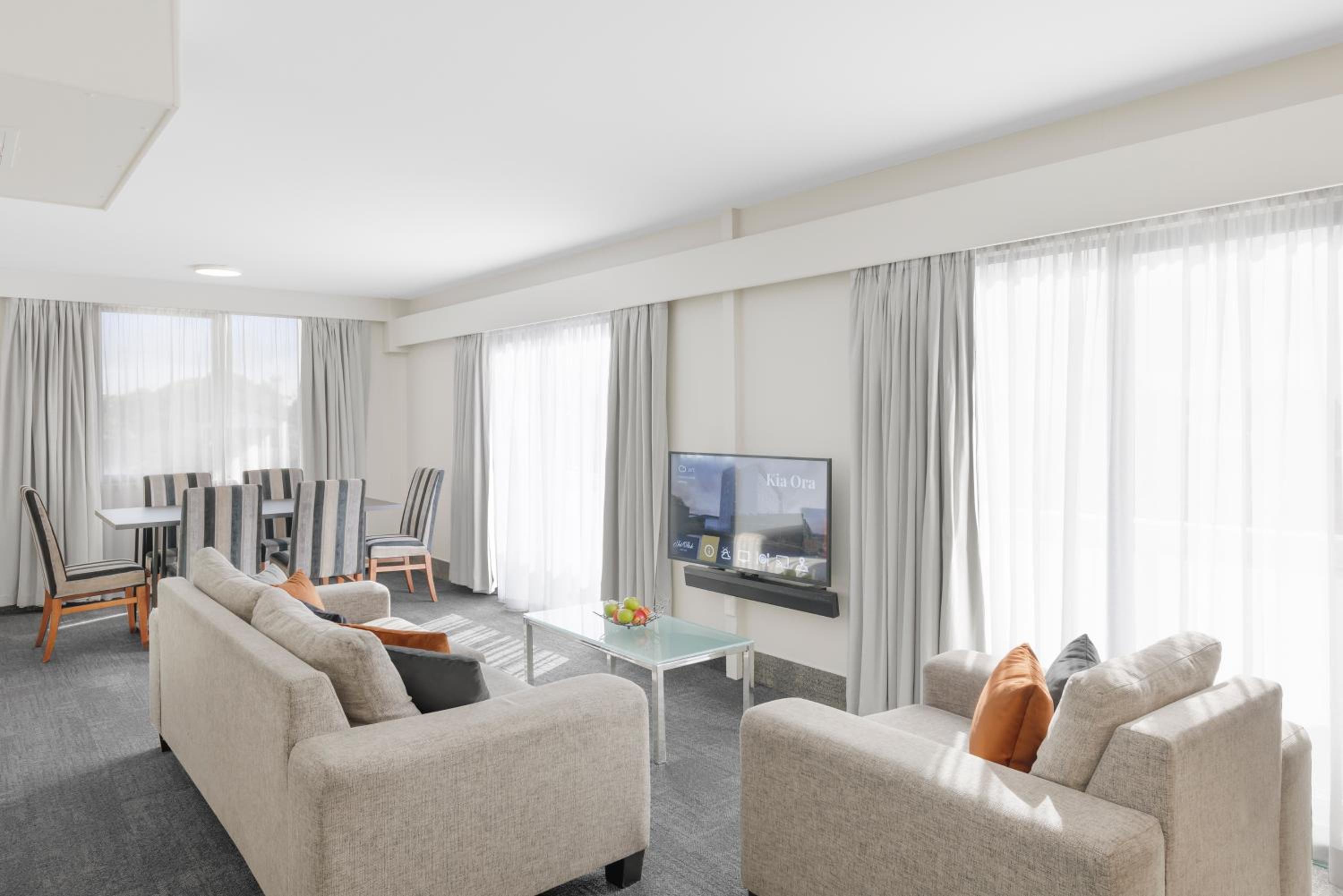 Executive Suite - Photo 6