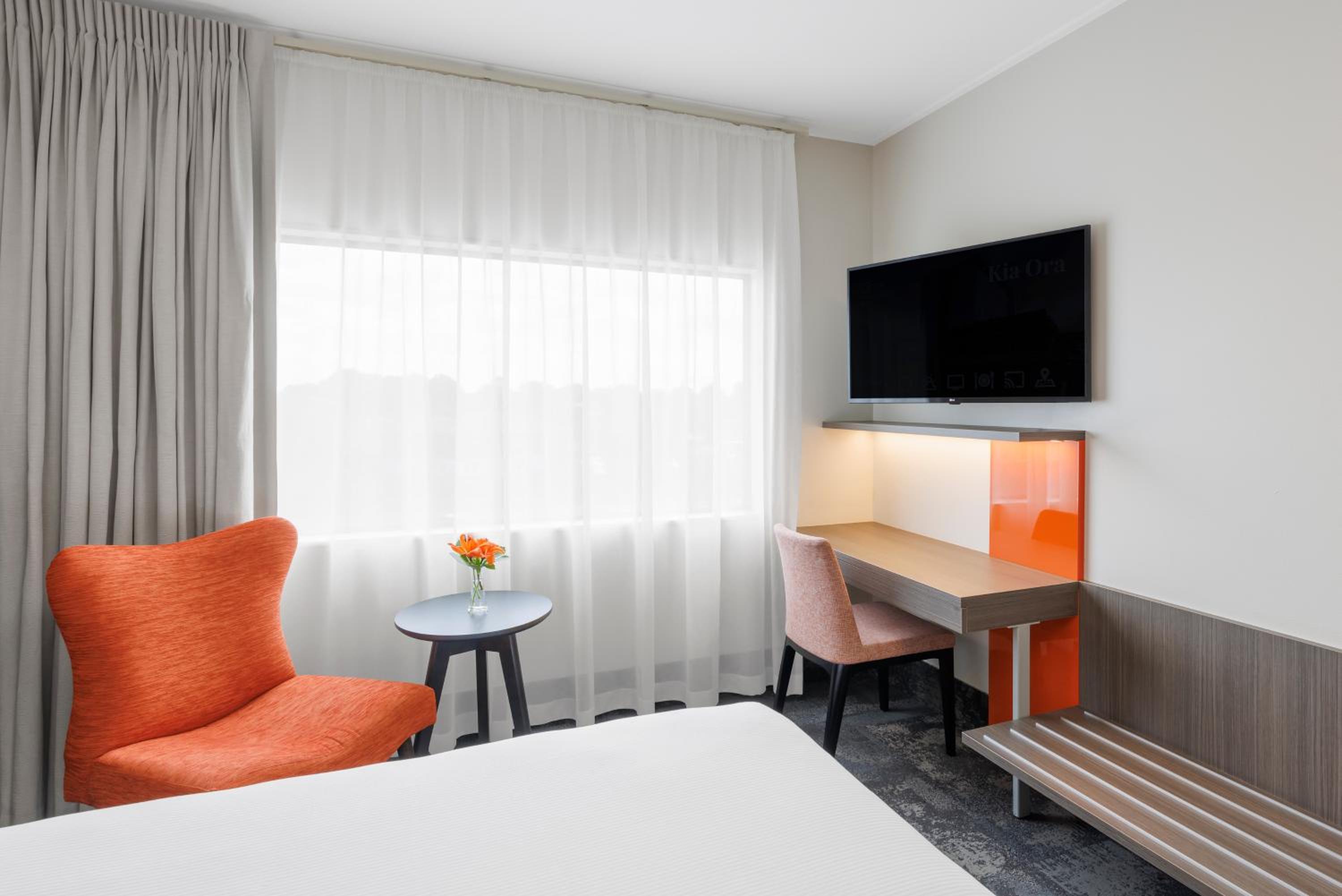 Deluxe Twin Room with Two Queen Beds - Photo 5