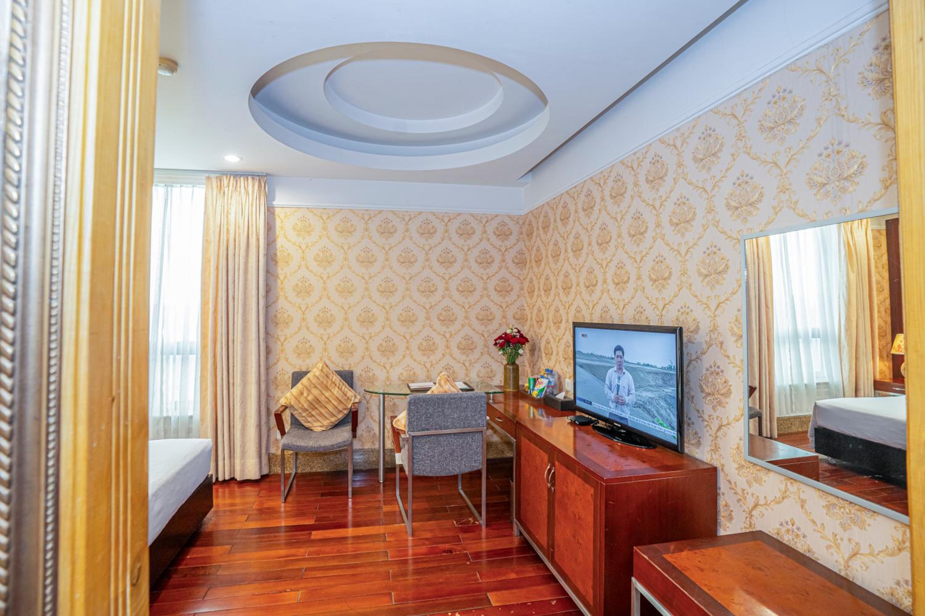 Superior King Room - Photo 8