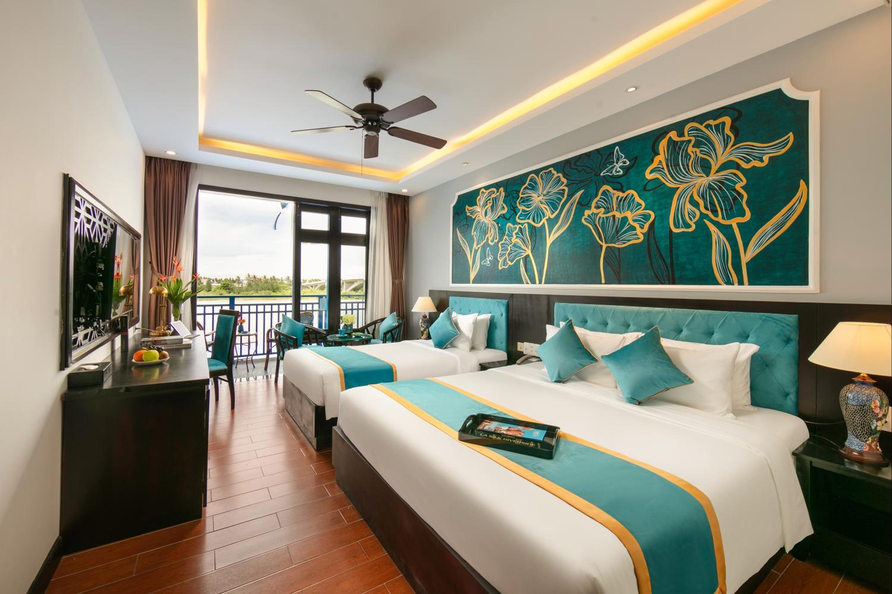 Triple Premium River View Or Garden View & Balcony - Free Lantern Boat On River