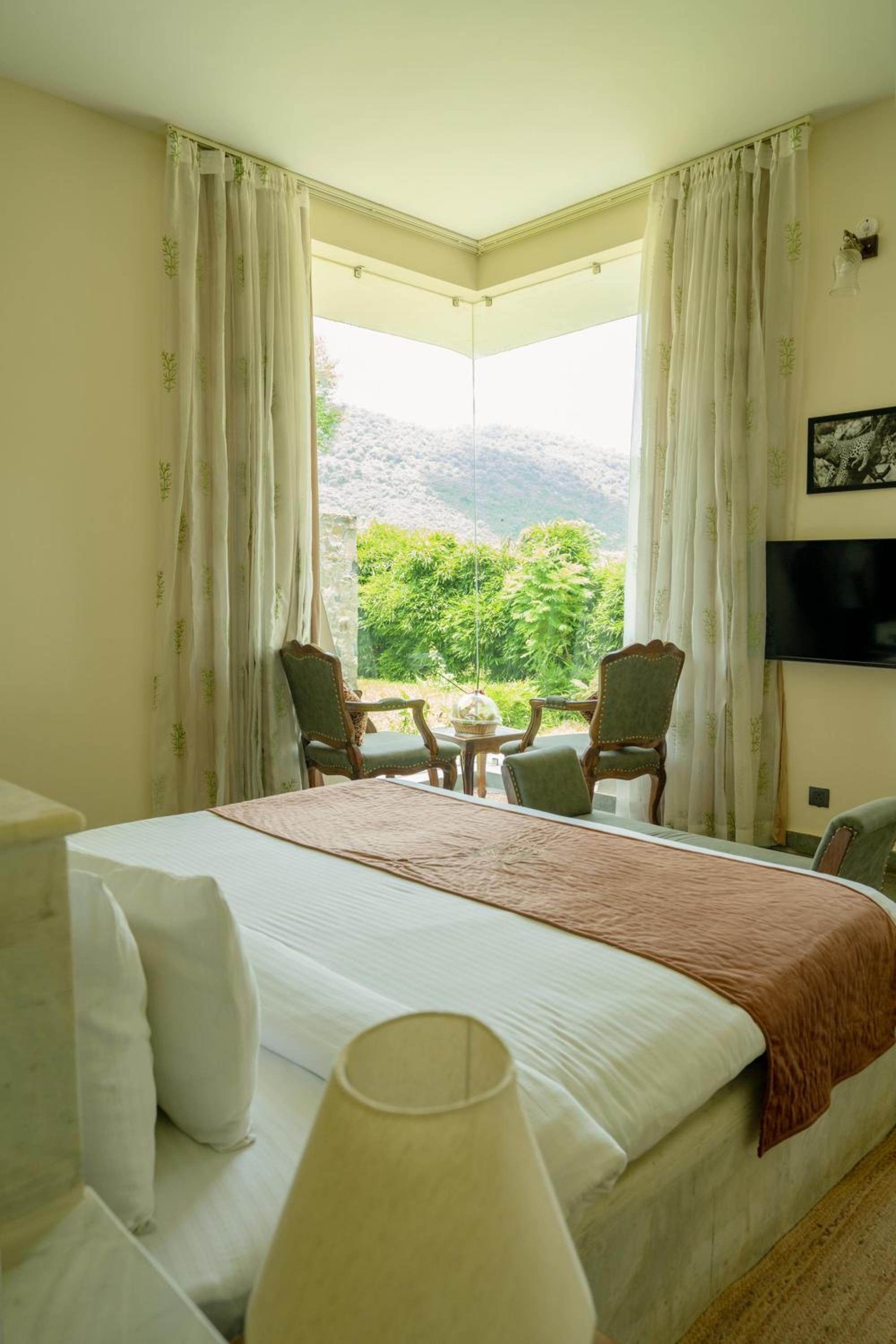 Deluxe King Suite - Photo 2