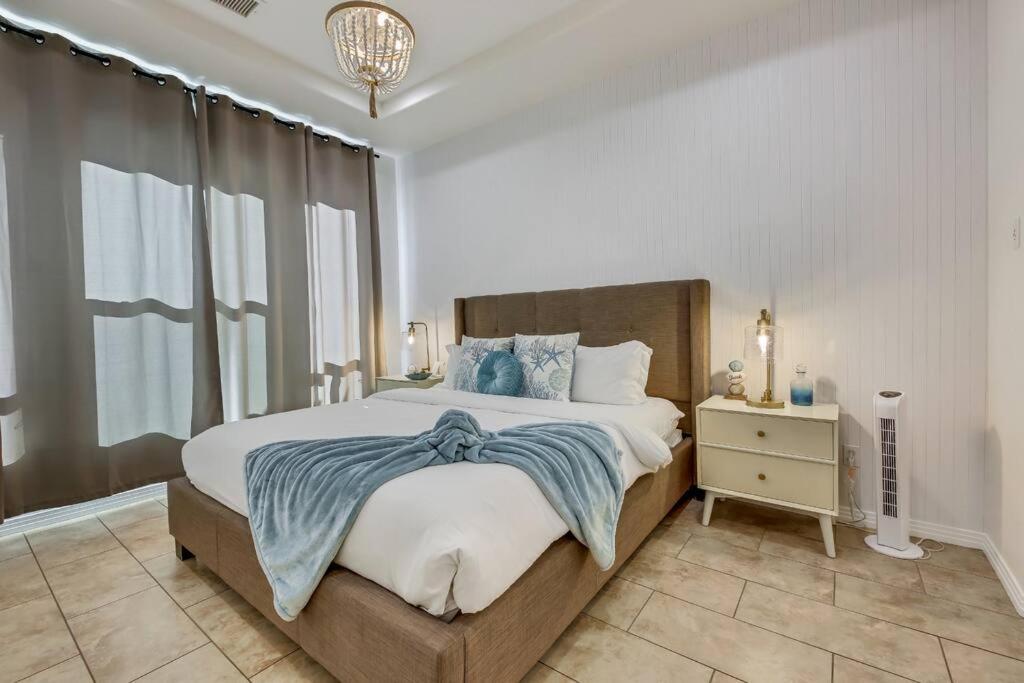 Seven-Bedroom House photo 3