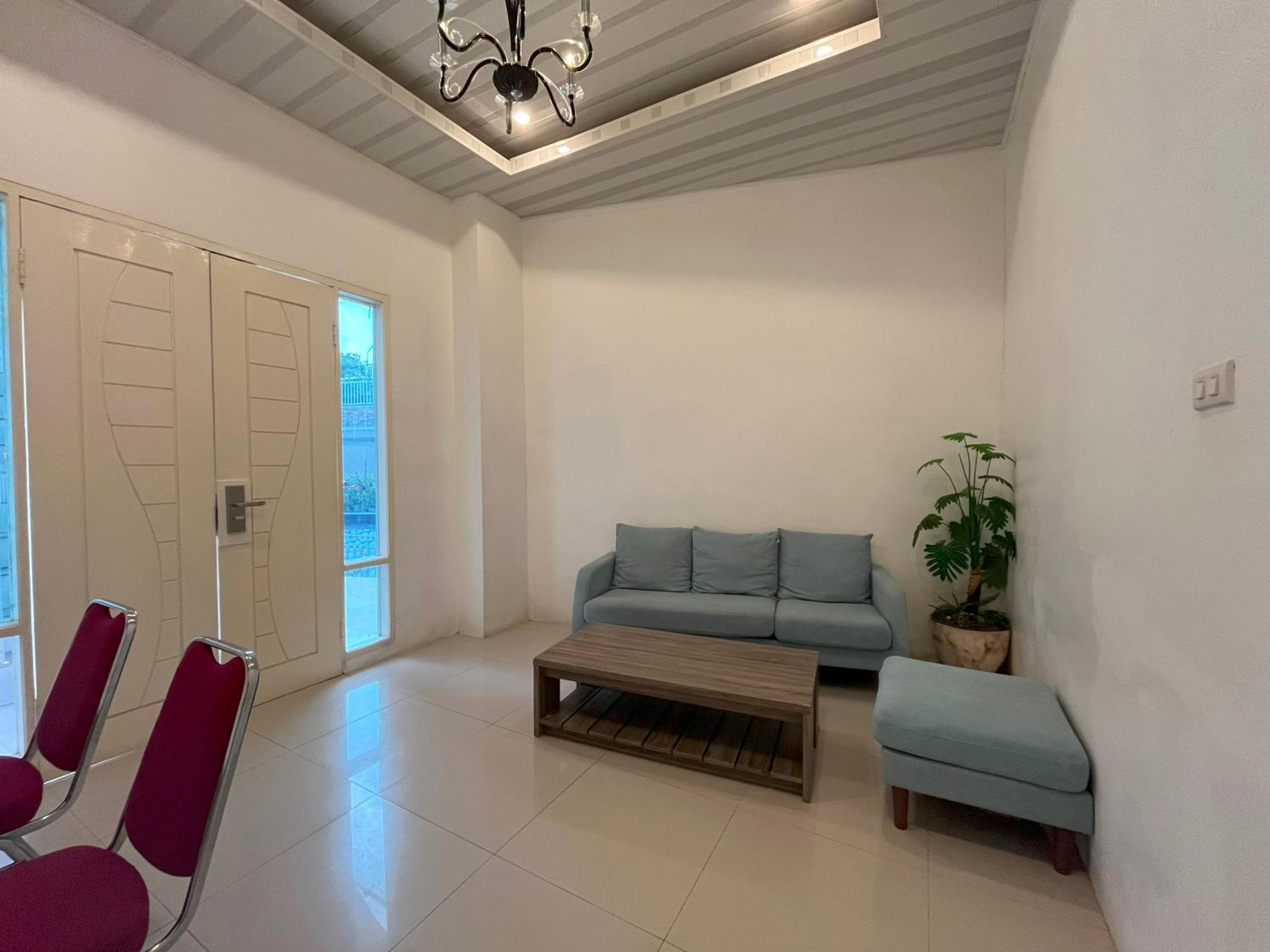 Family Room - Photo 4