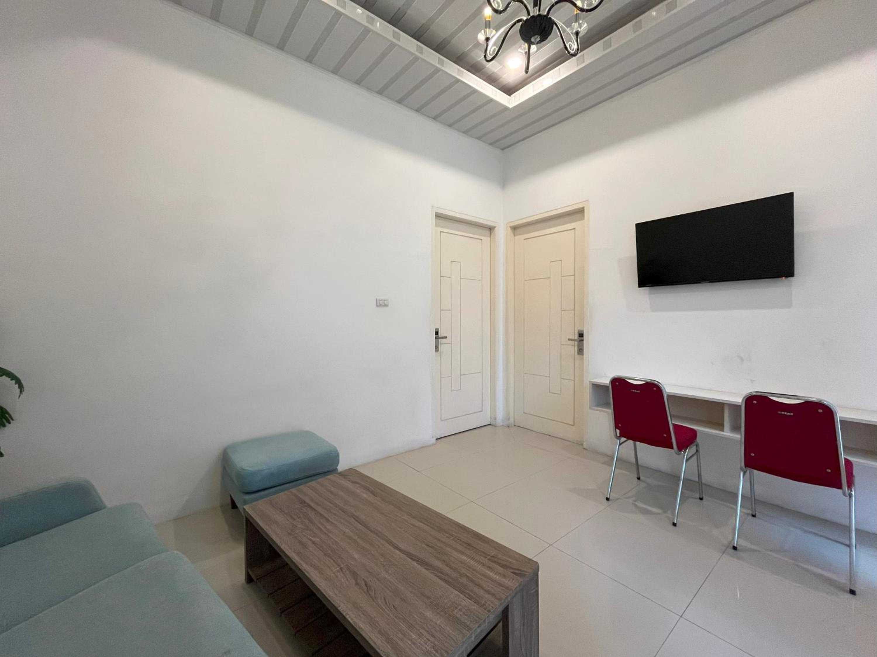 Family Room - Photo 3