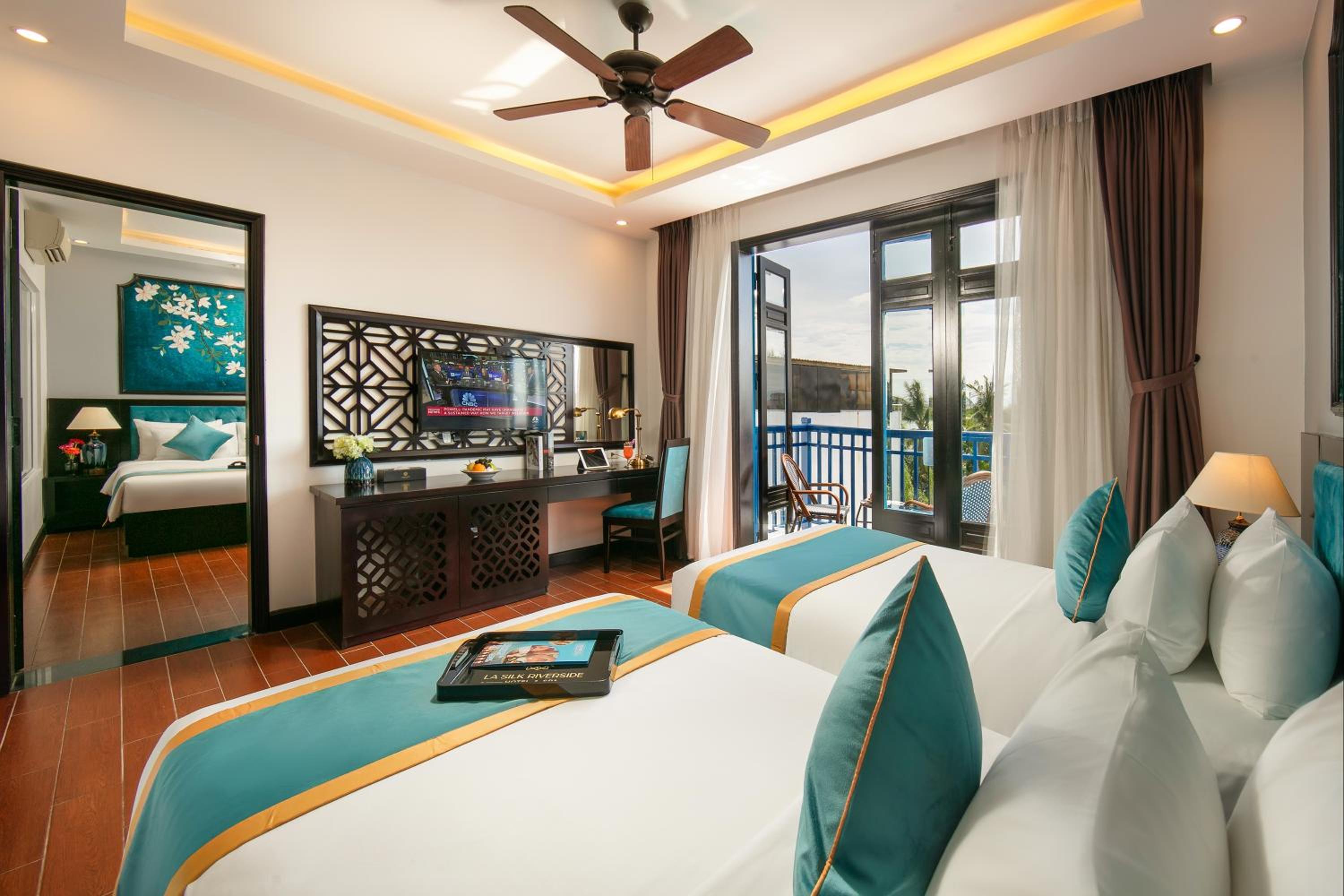 Family Connecting Garden View Or Partial River & Balcony - Free Lantern Boat On River