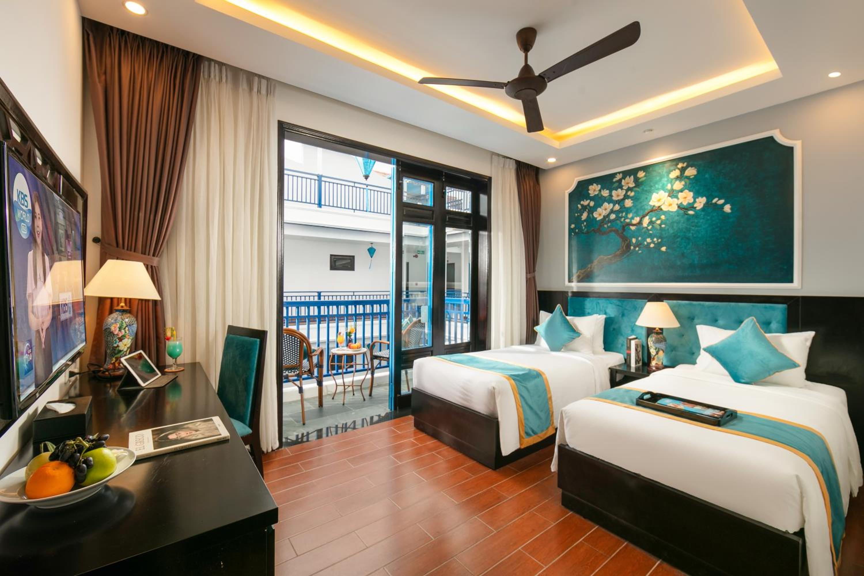 Suite Family Connecting Pool View & Balcony - Free Lantern Boat On River