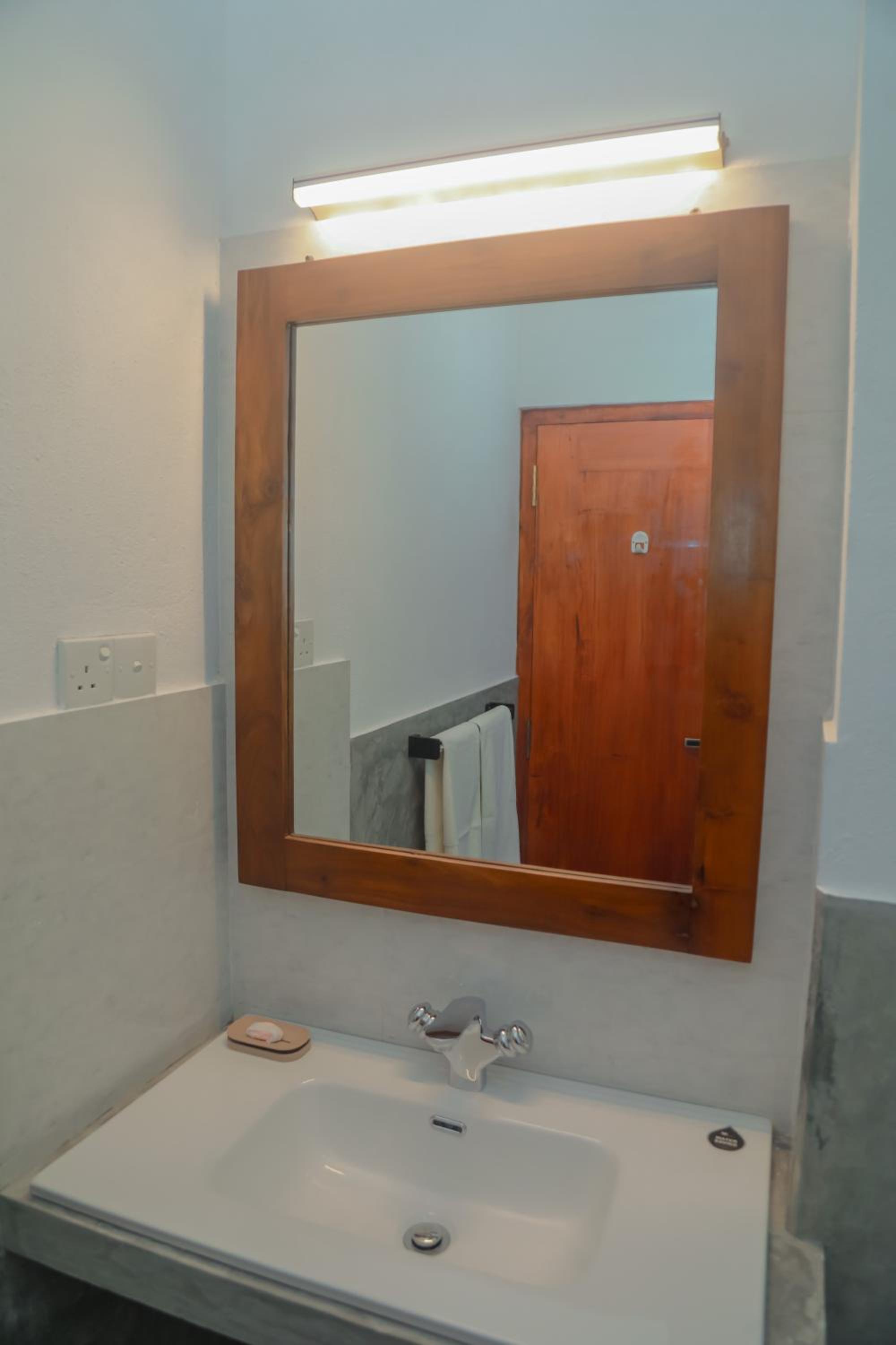 Deluxe Double Room with Balcony and Sea View photo 2