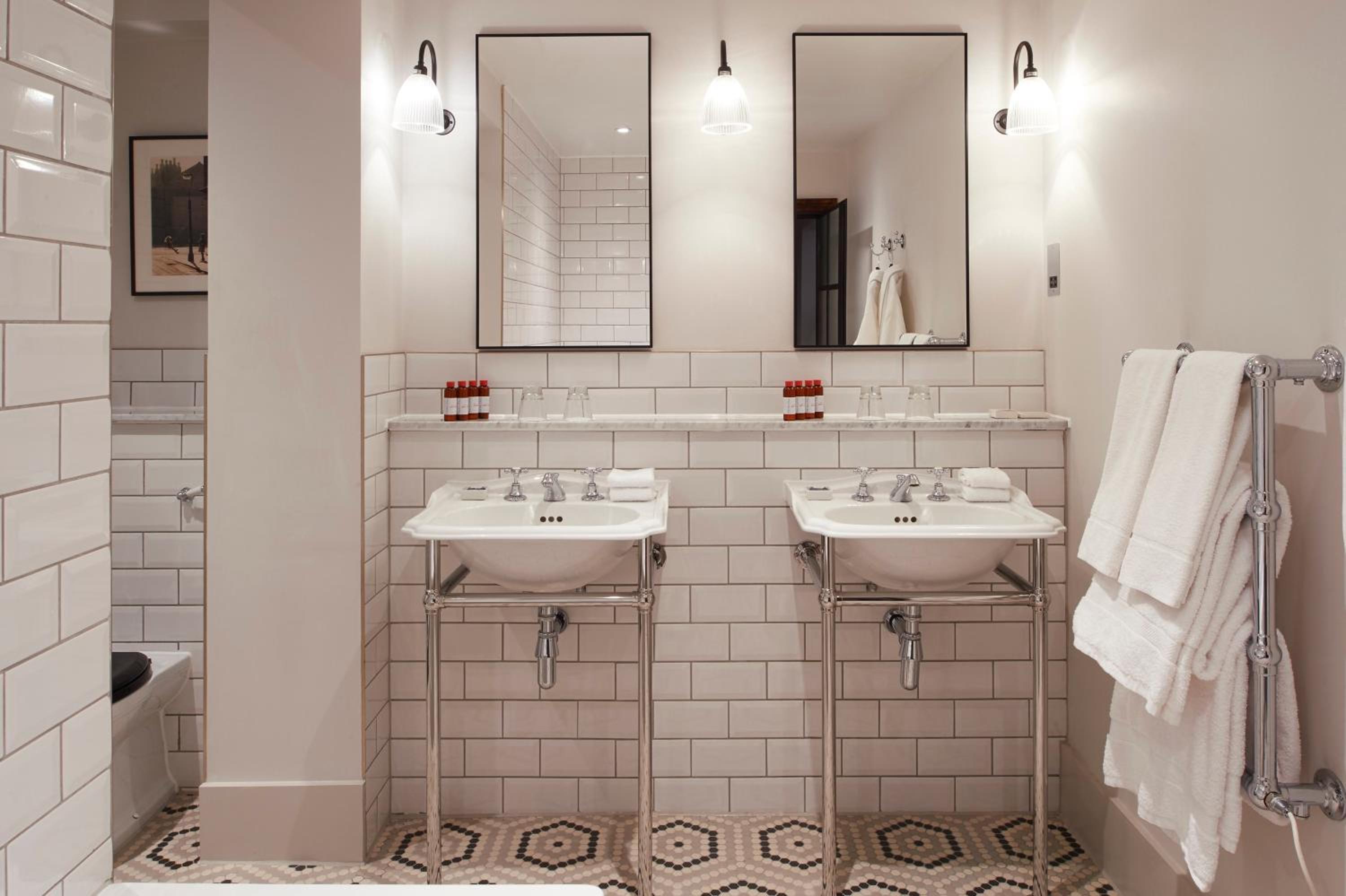 Heritage King Suite - Photo 8